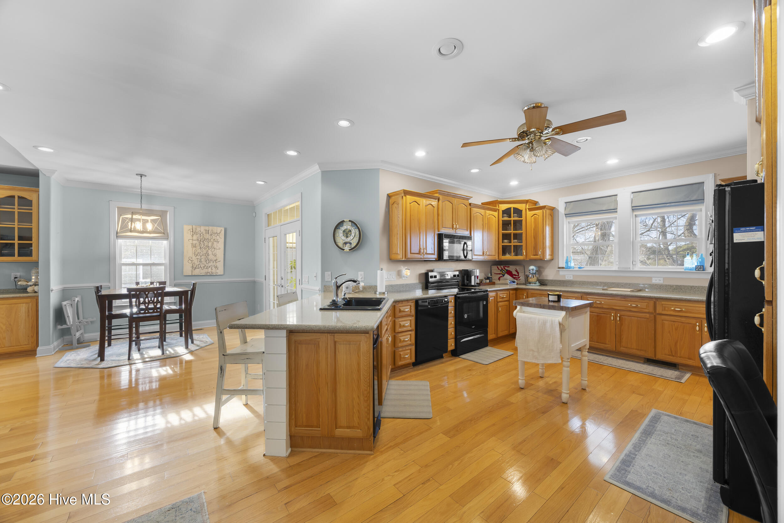 100548931 | Photo 14