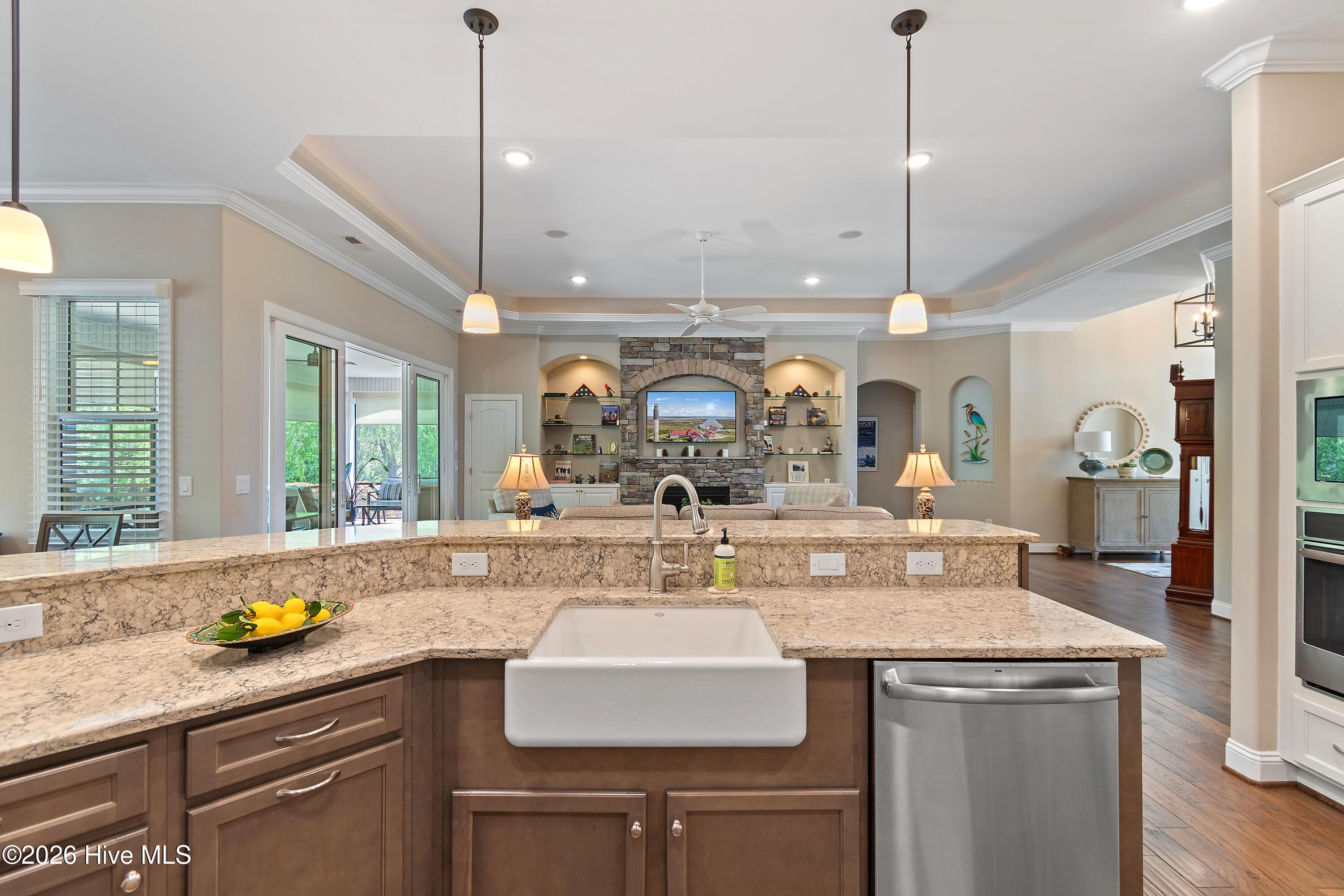 100568990 | Photo 21