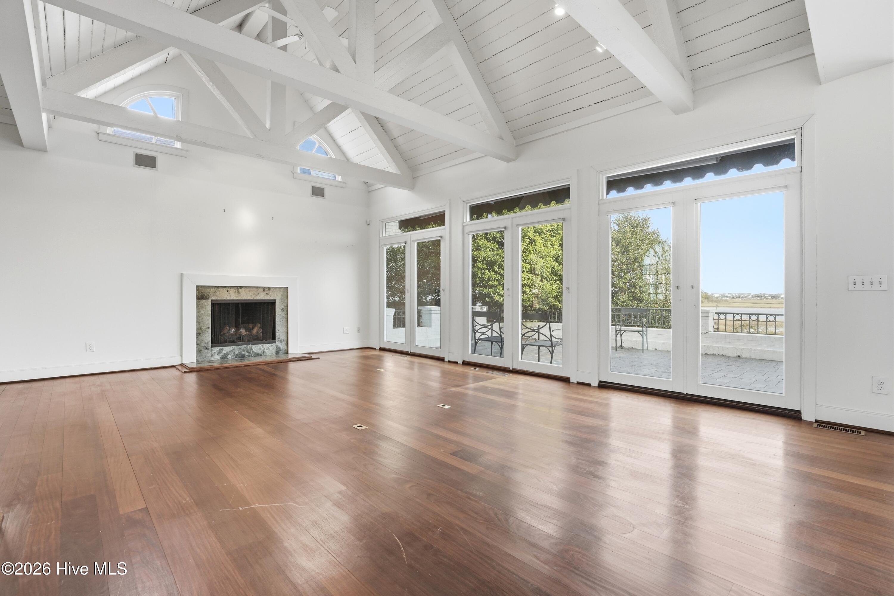 100556046 | Photo 17