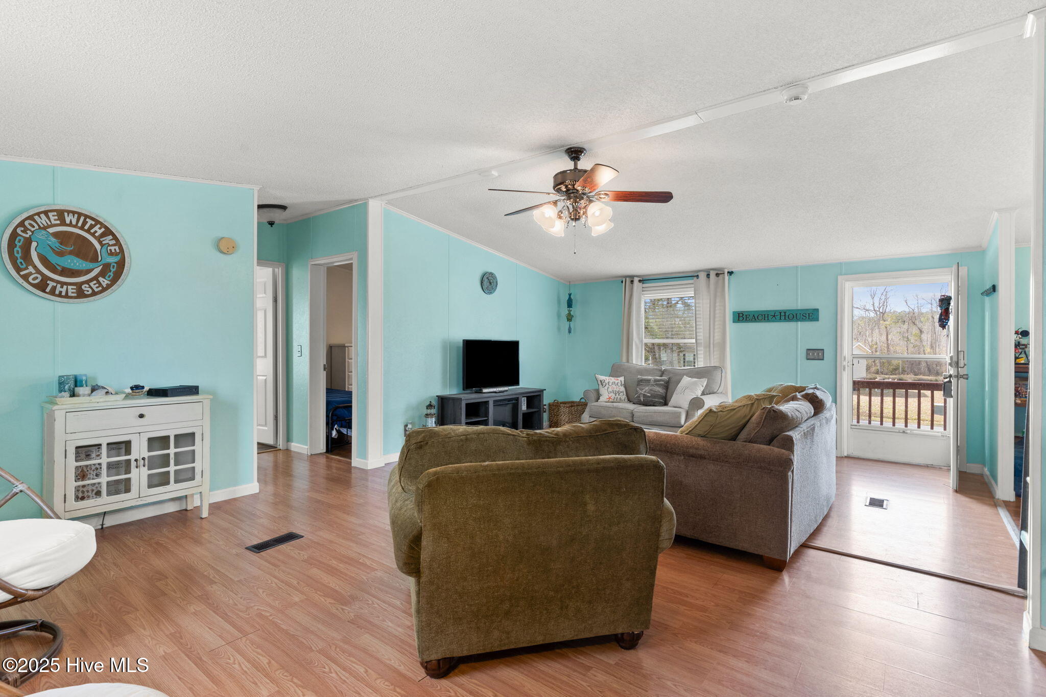 2228 Lakeside Avenue SW, Supply, NC 28462 – photo 8: Living Room