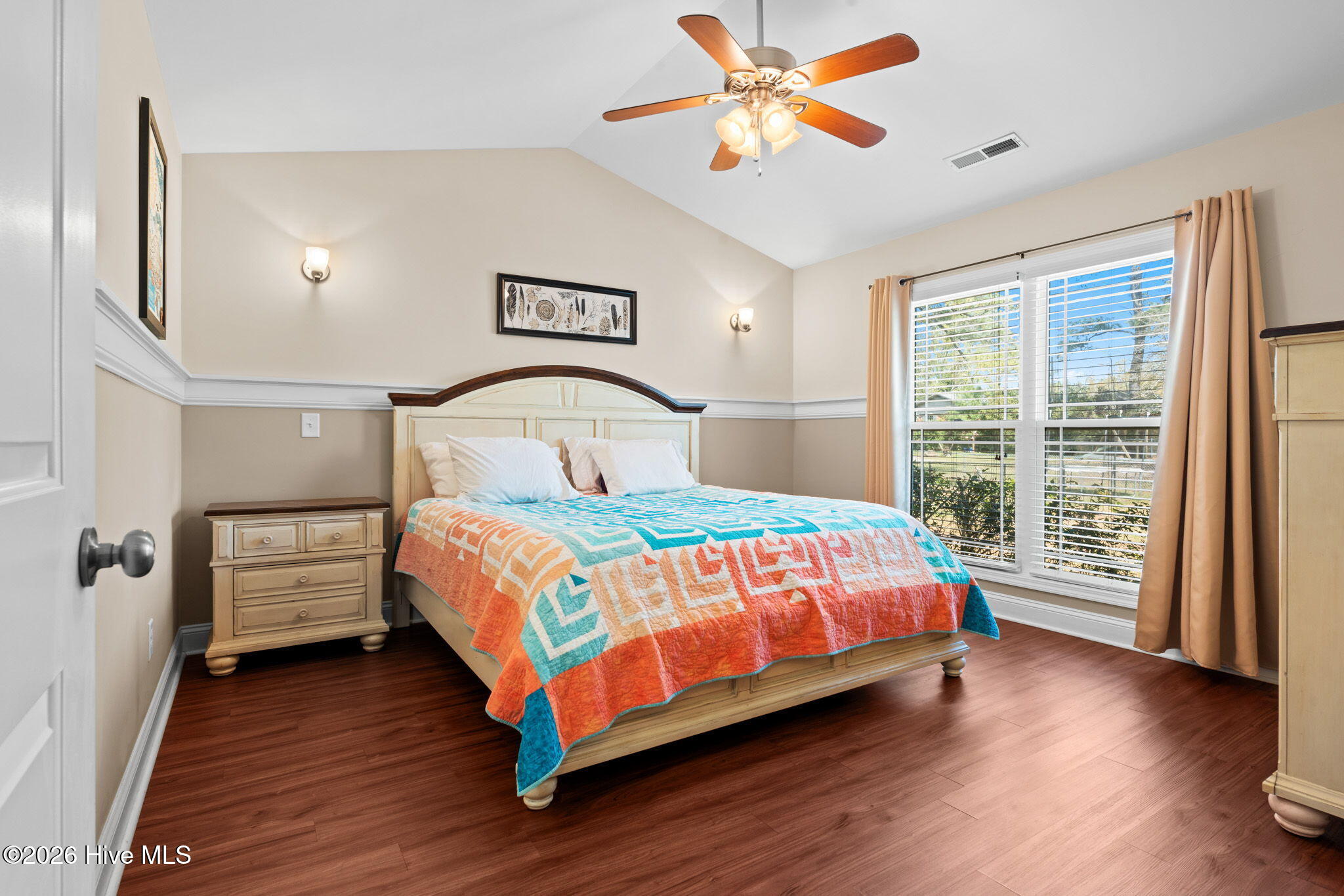 100564641 | Photo 19