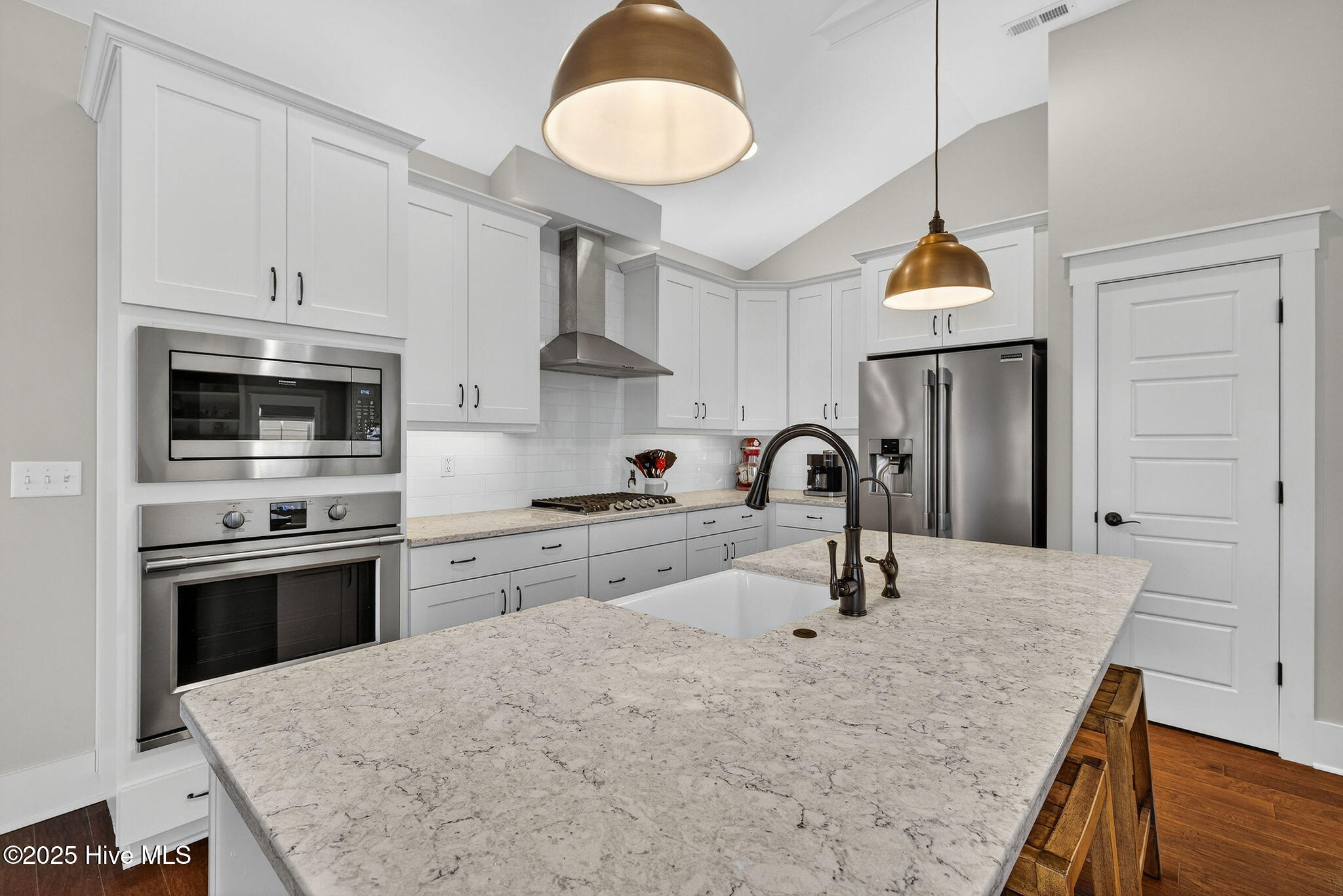 100541568 | Photo 16