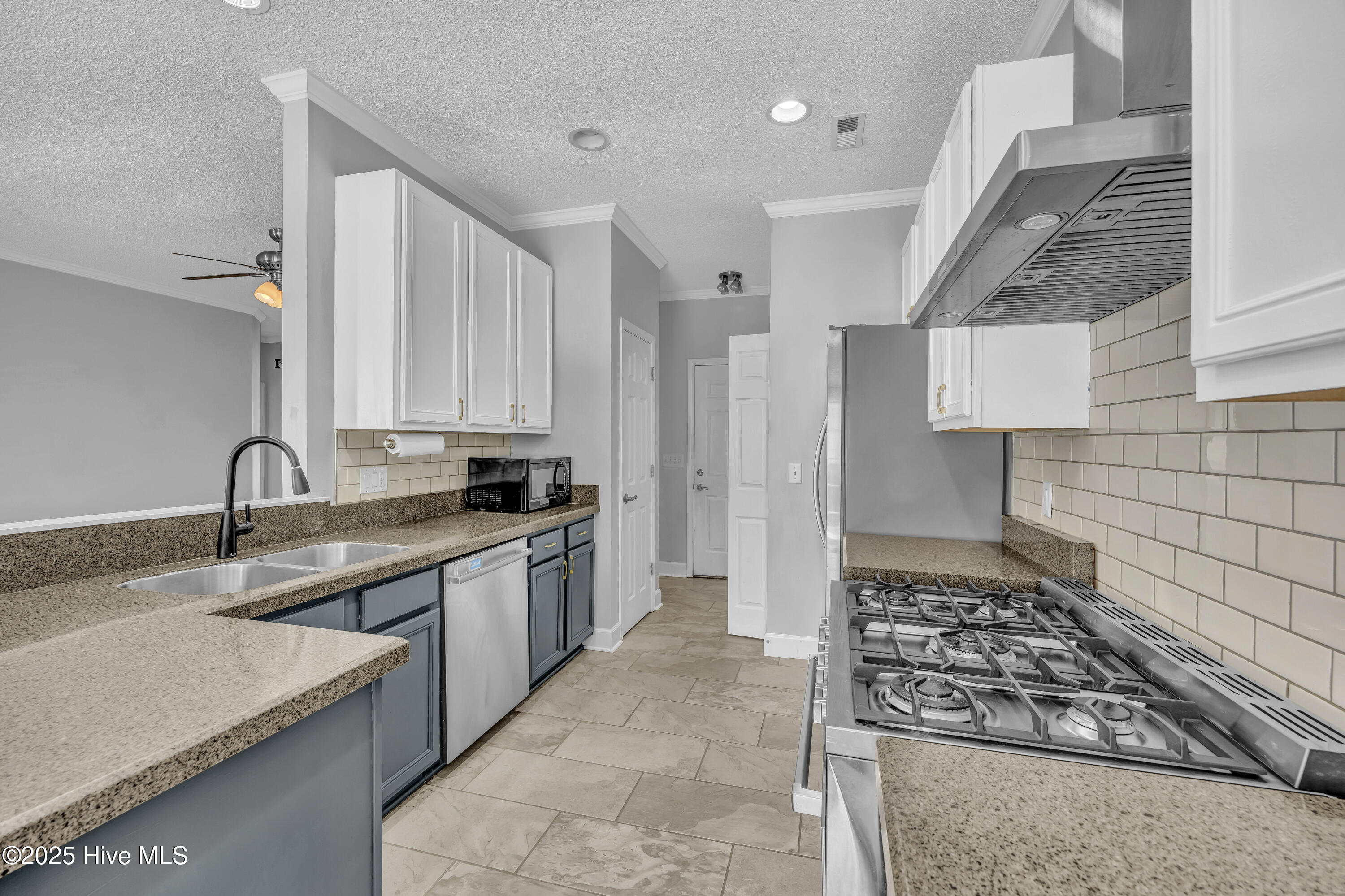 100540259 | Photo 10