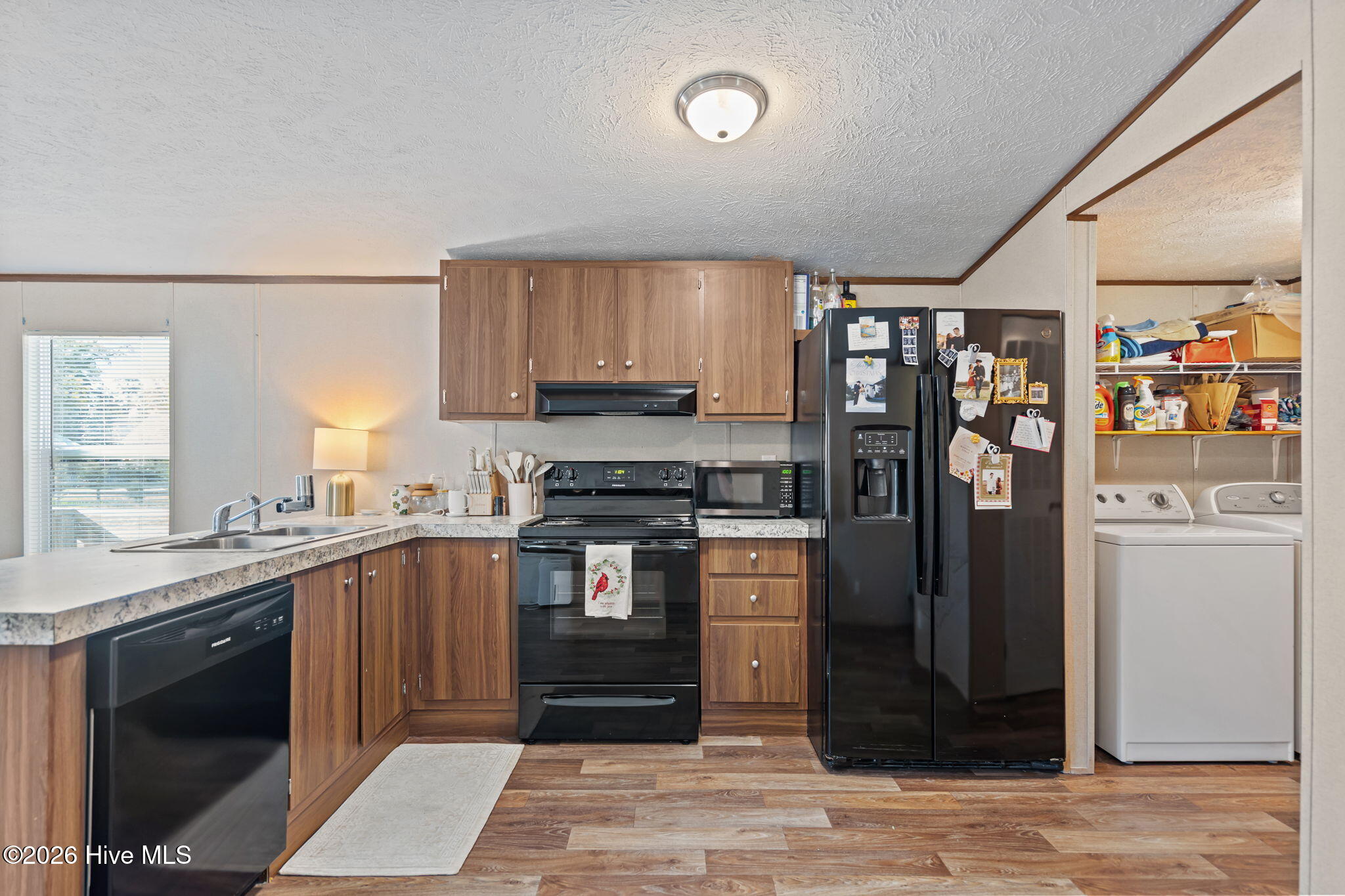 100562806 | Photo 17