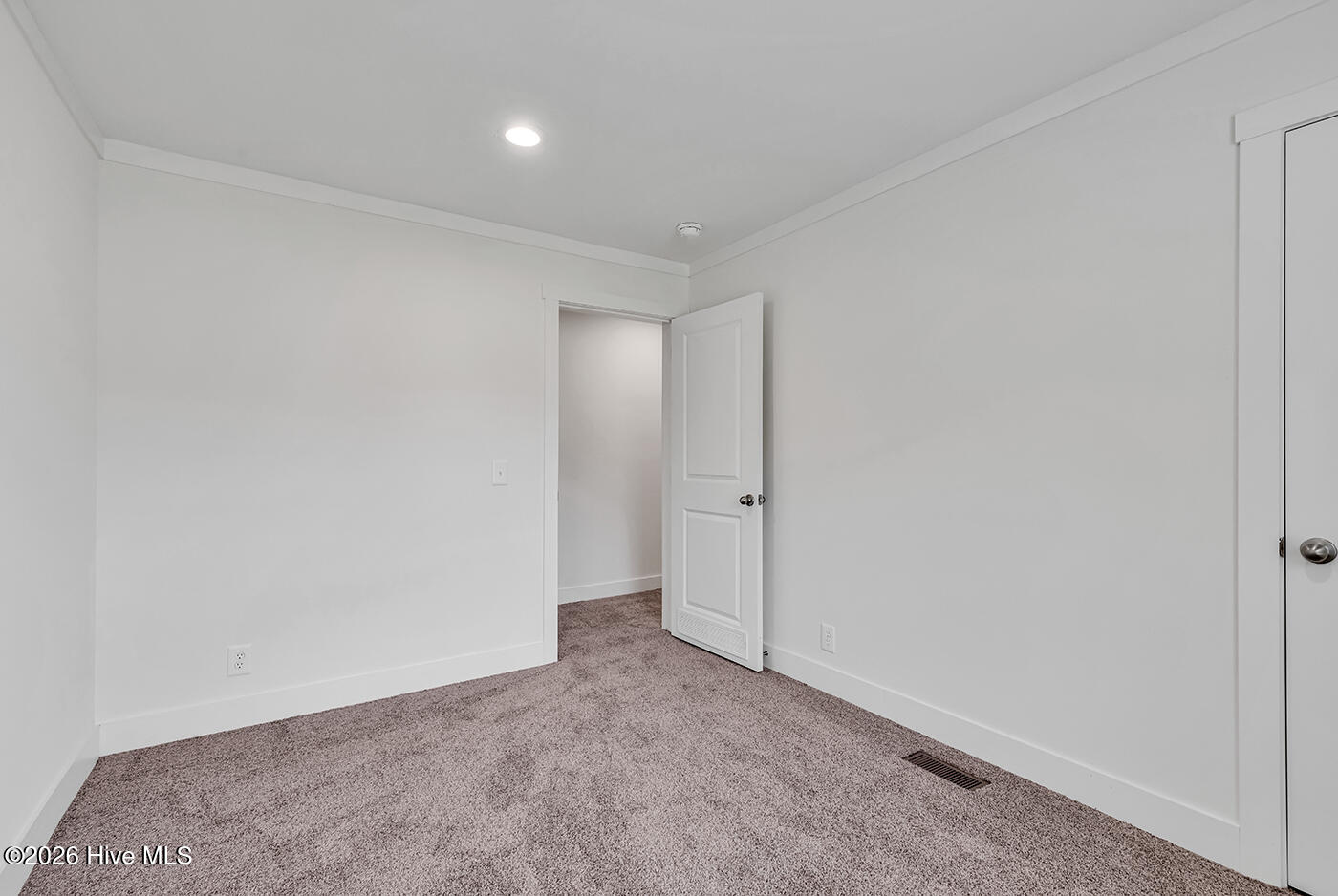 100558273 | Photo 22