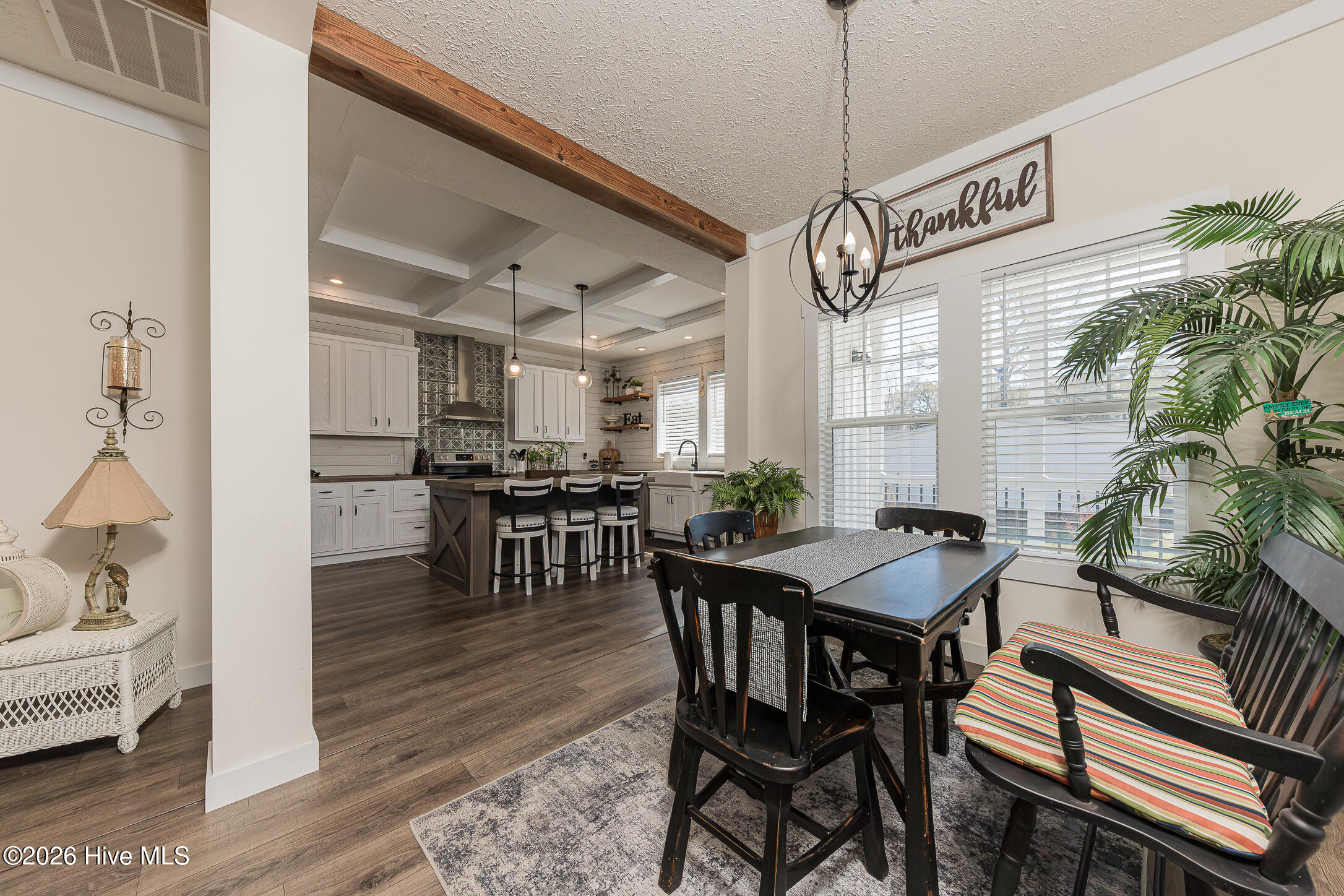 100563969 | Photo 26