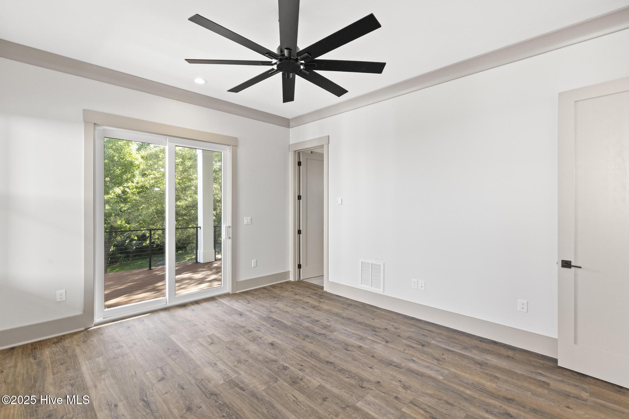 100517946 | Photo 44