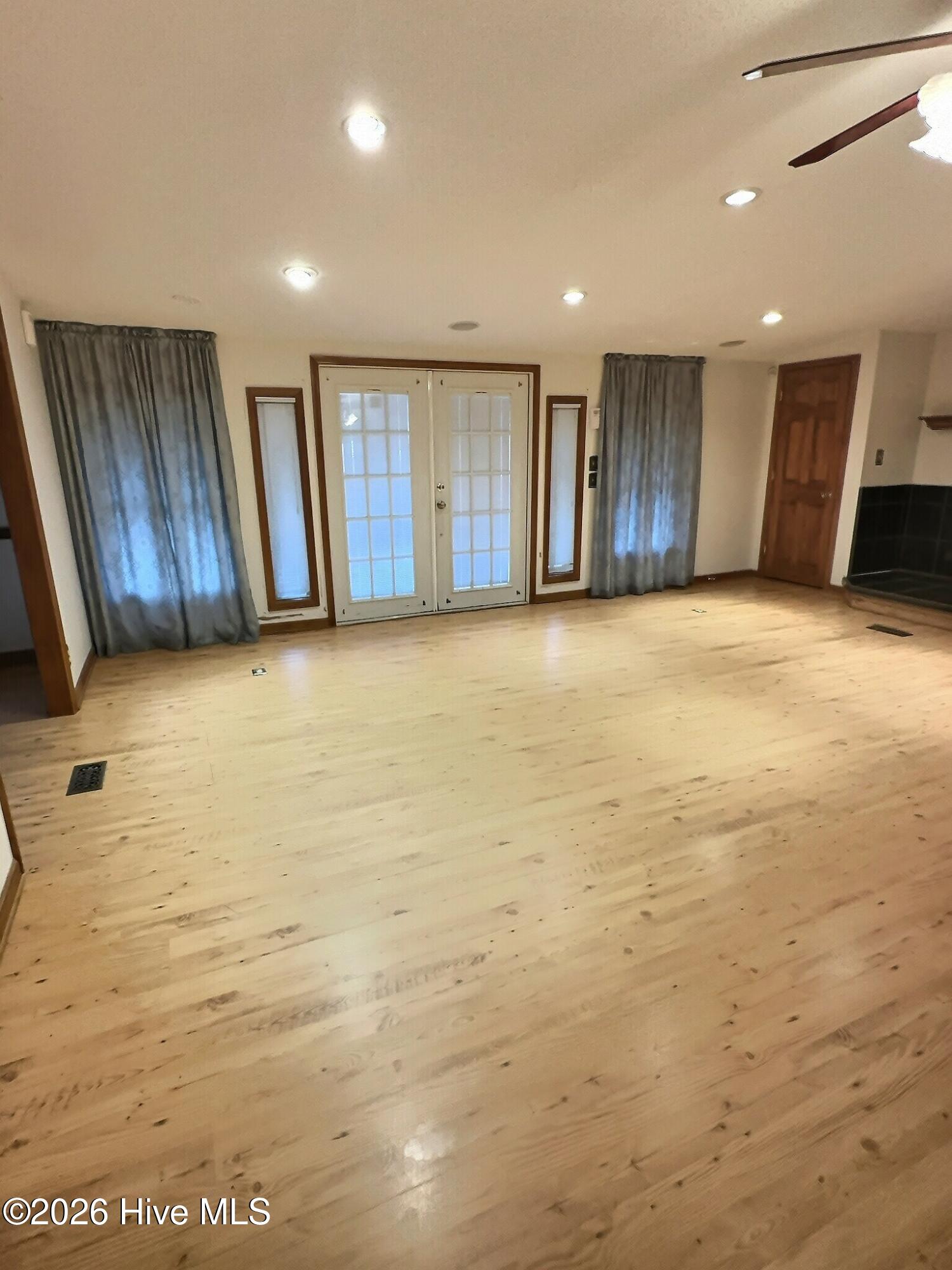 100522719 | Photo 19