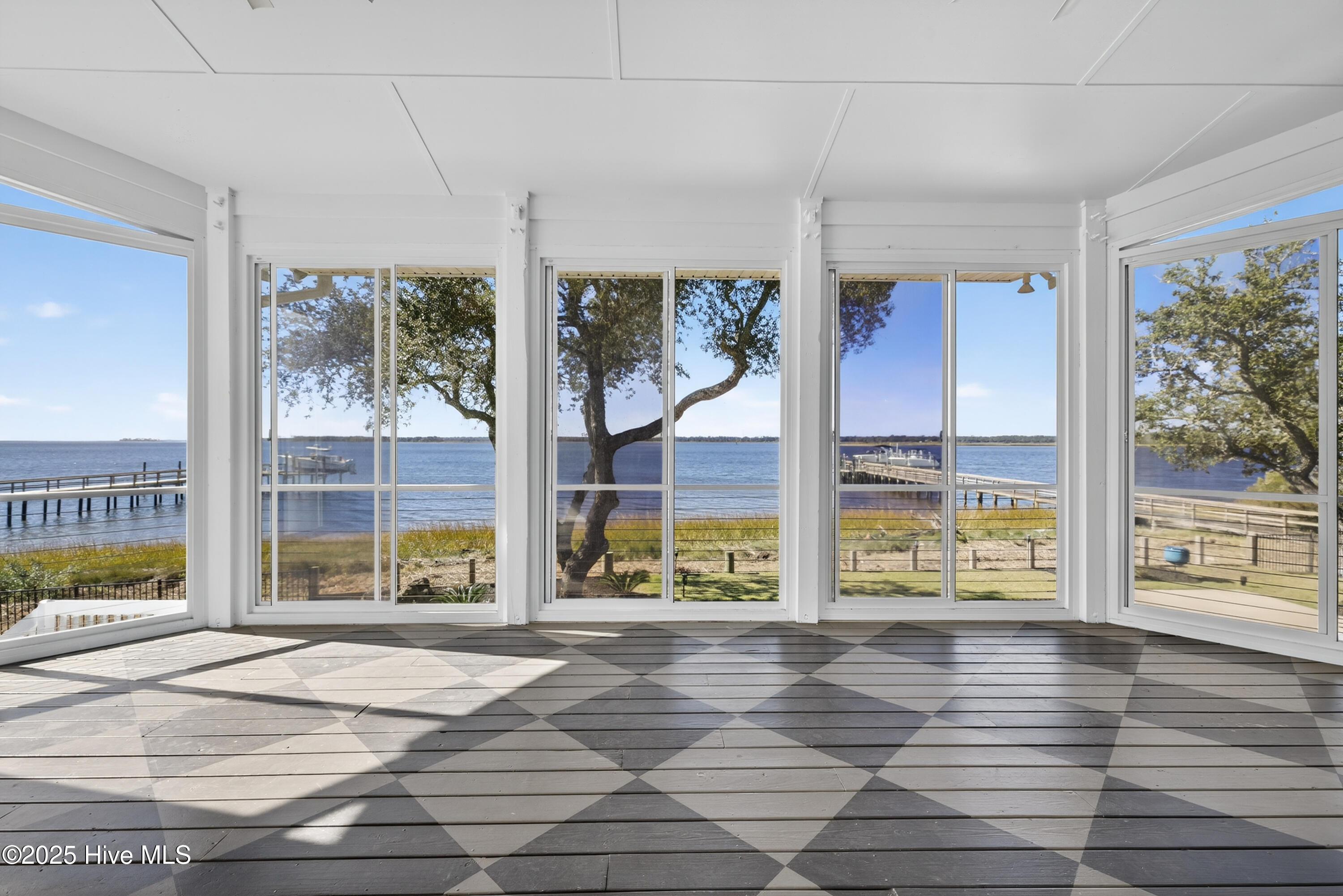 100539038 | Photo 23