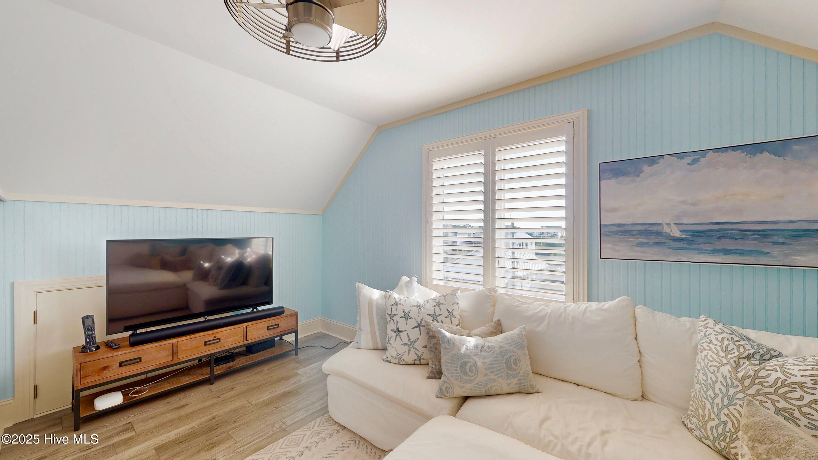 100543231 | Photo 71