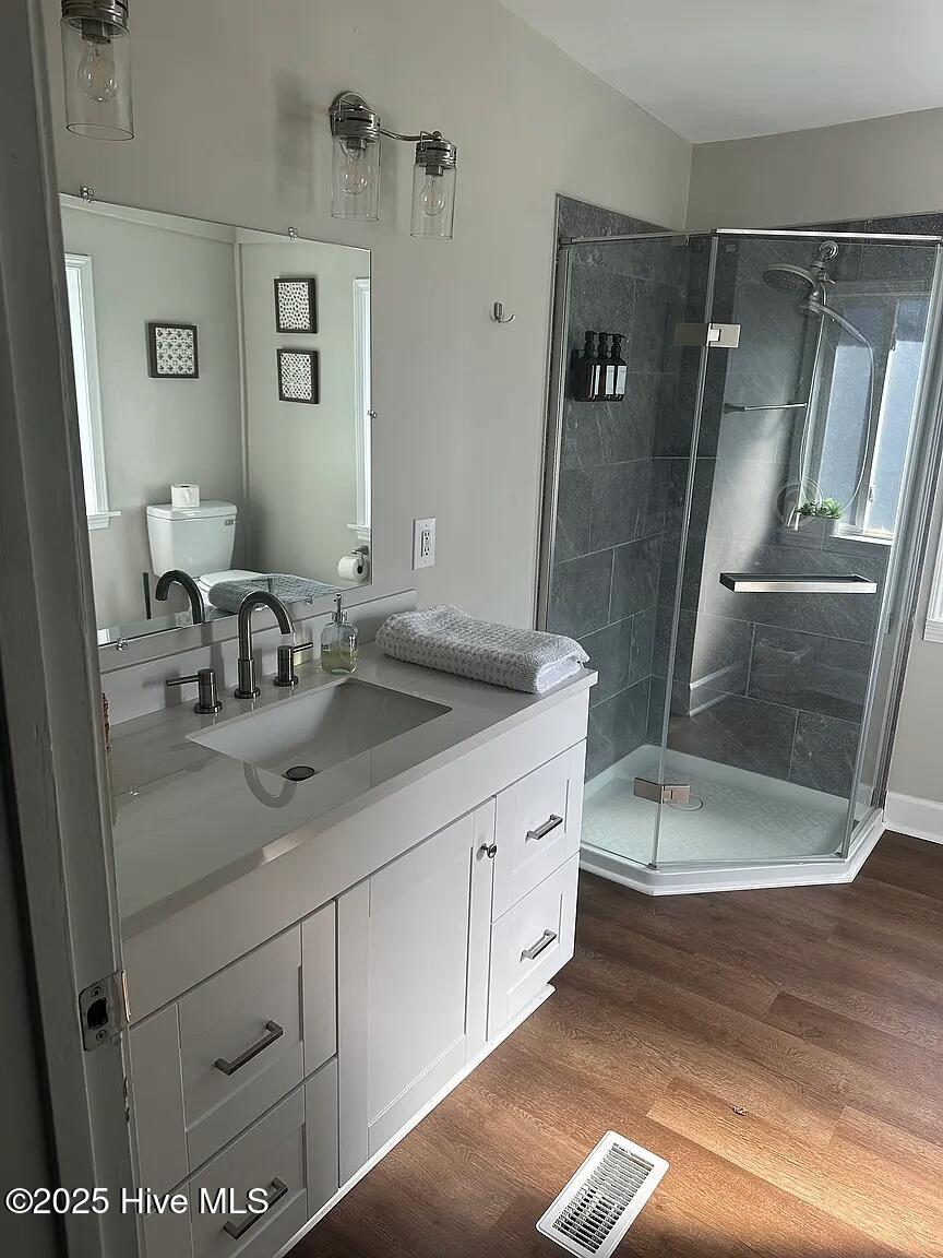 100543079 | Photo 12