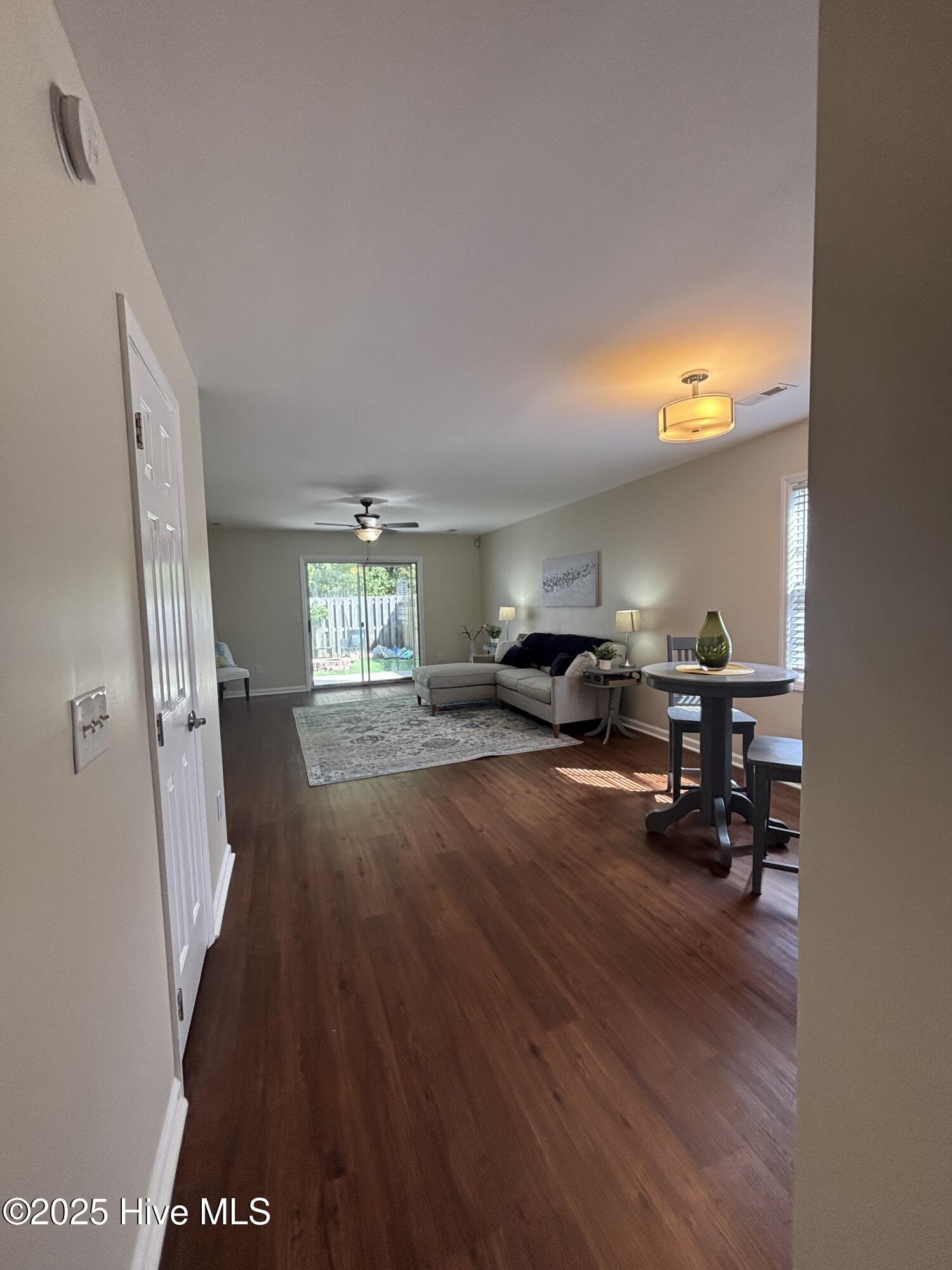 100522436 | Photo 10