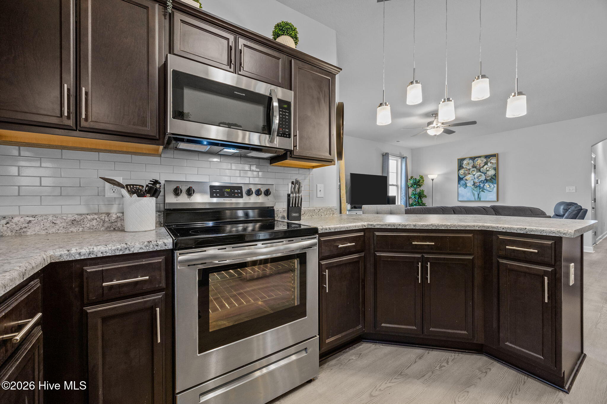 100551047 | Photo 16