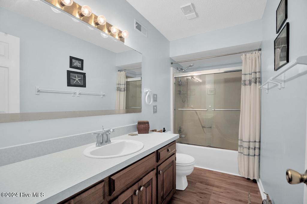 100556317 | Photo 18