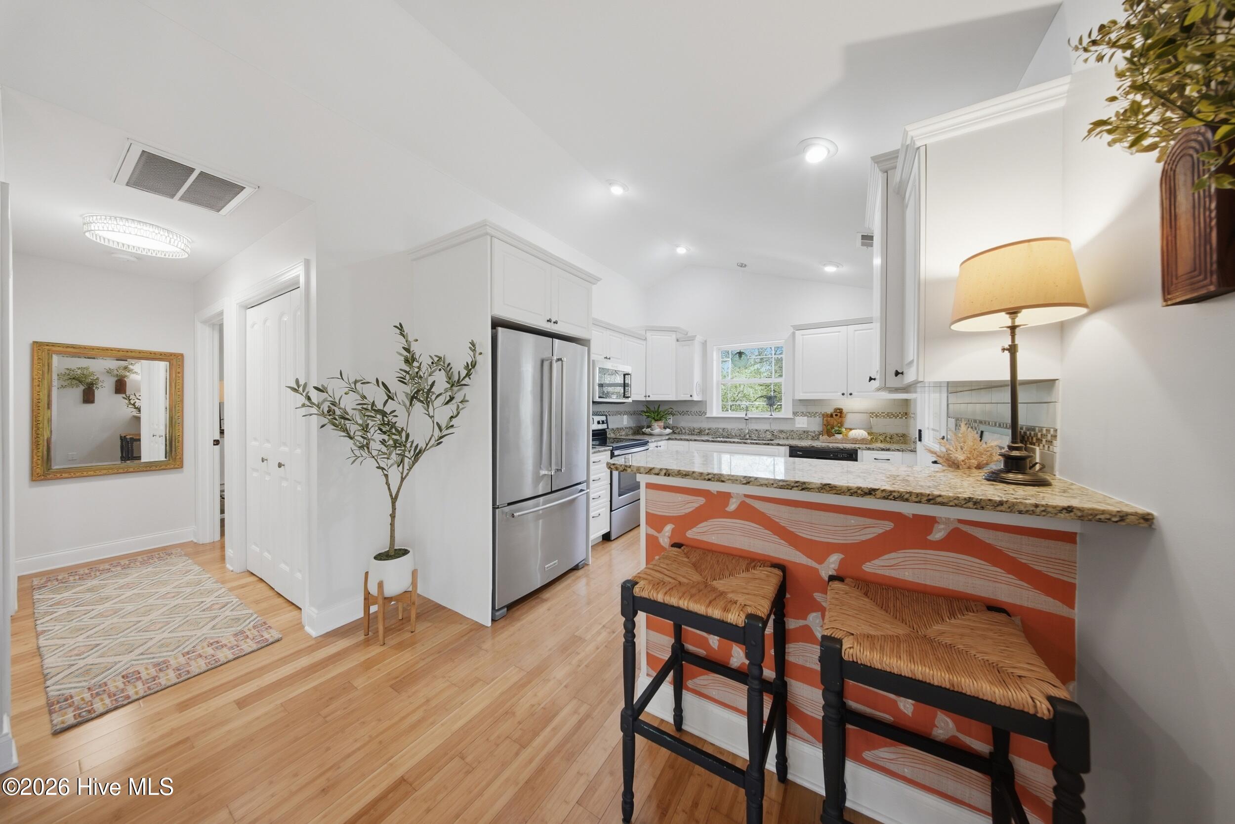 100561155 | Photo 35