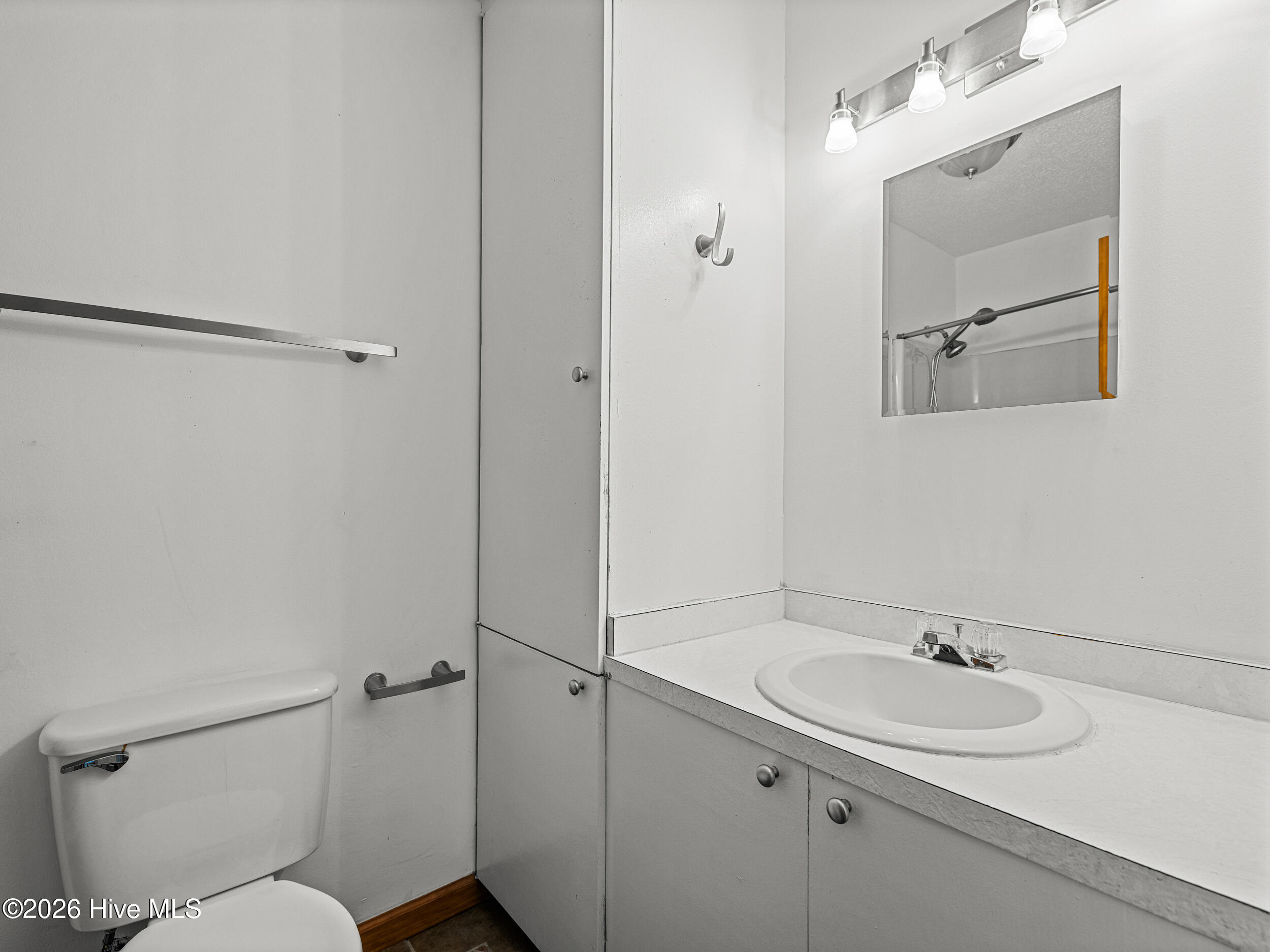 100561743 | Photo 46