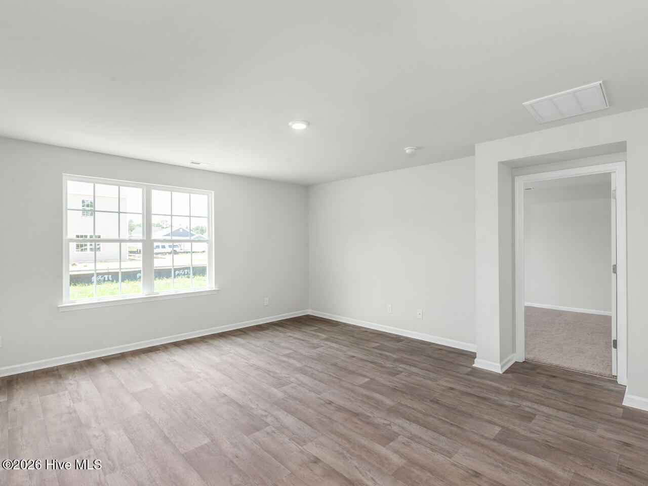 100547920 | Photo 12