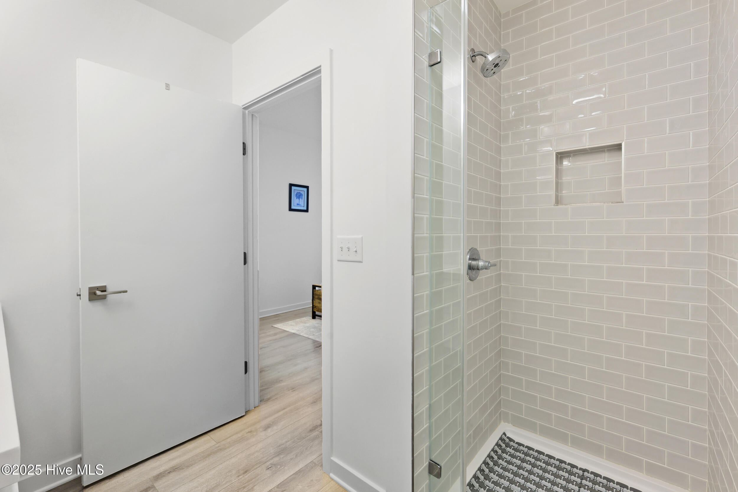 100530108 | Photo 16