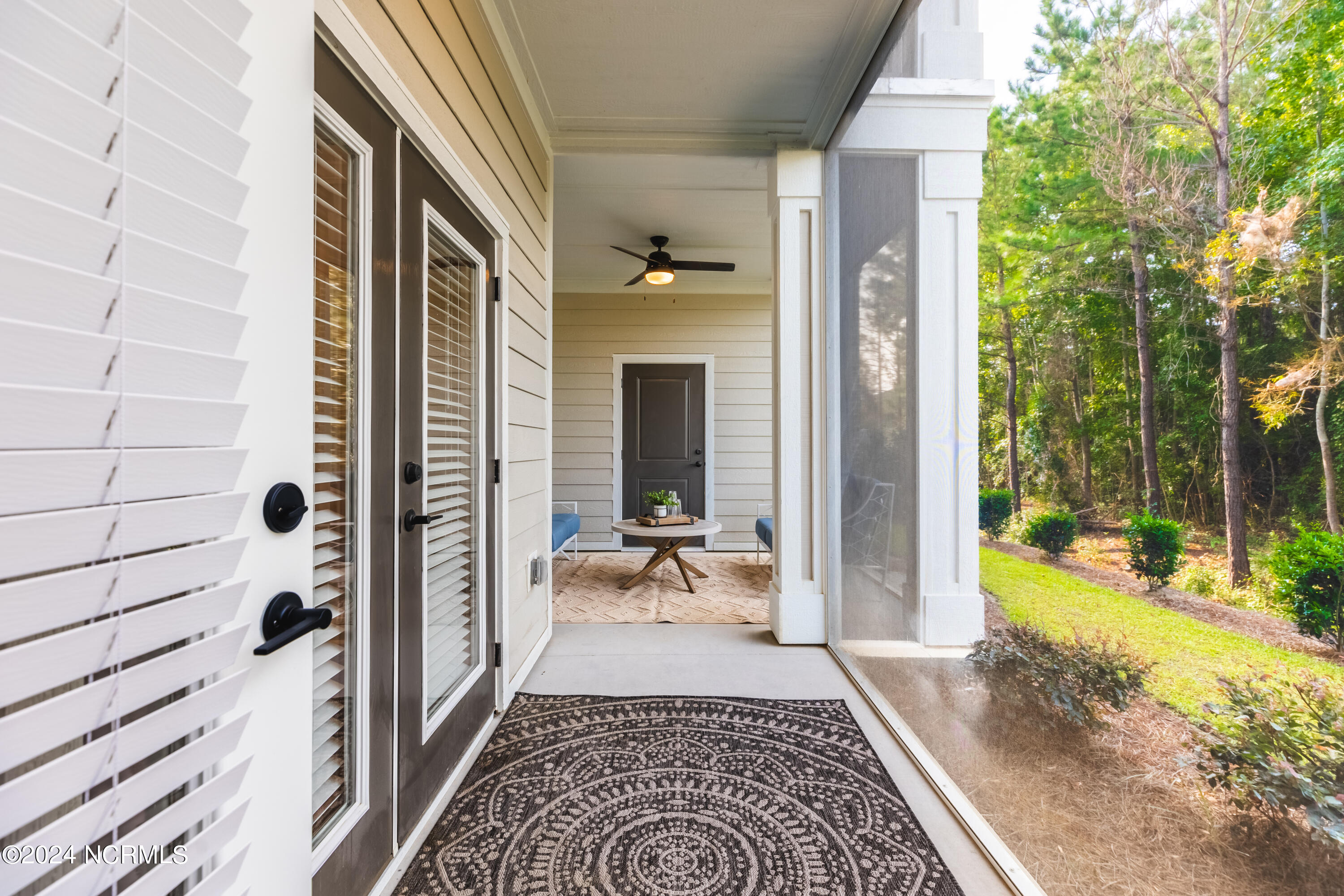 100547860 | Photo 27