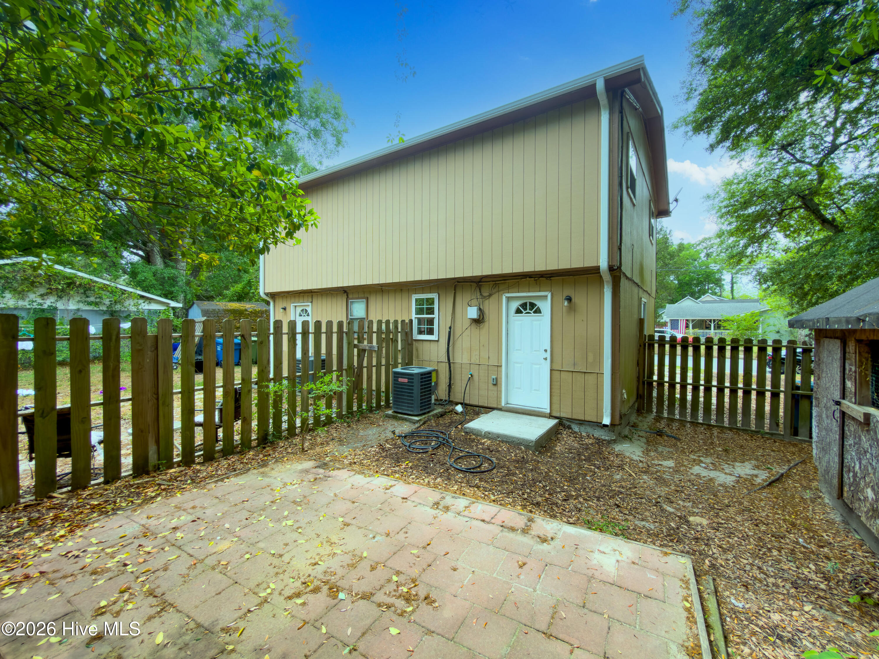 100568677 | Photo 23