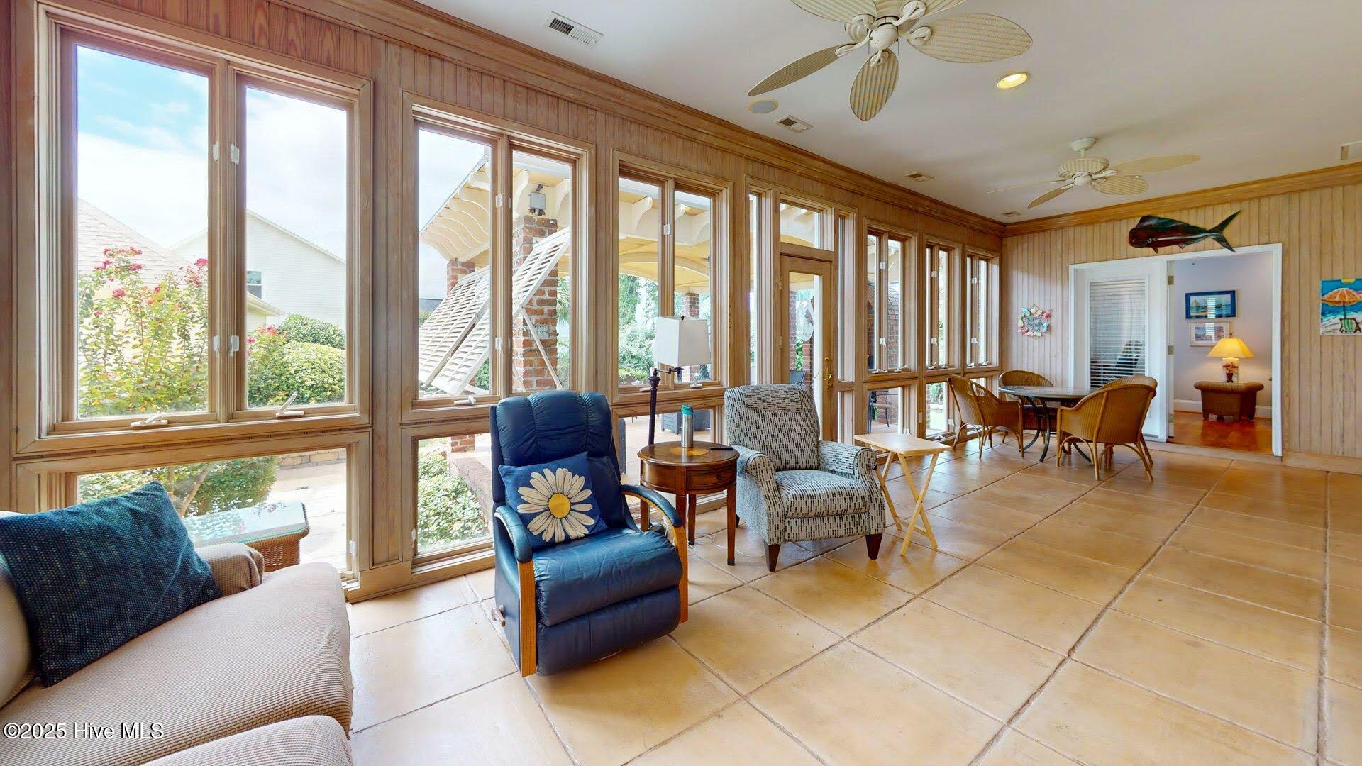 100528011 | Photo 22