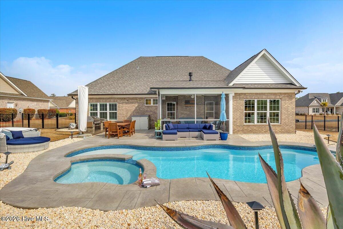 100556210 | Photo 61