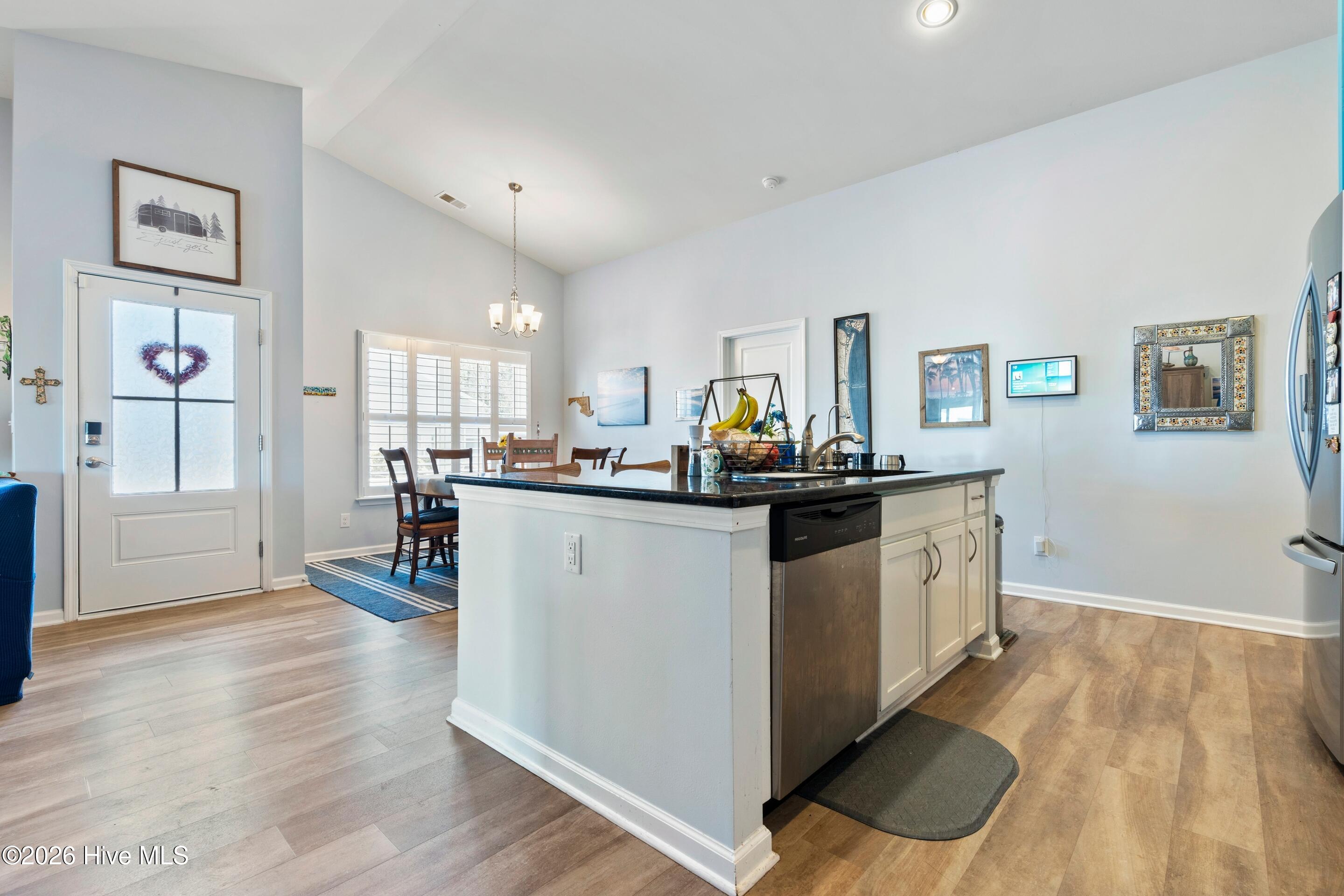 100552901 | Photo 12