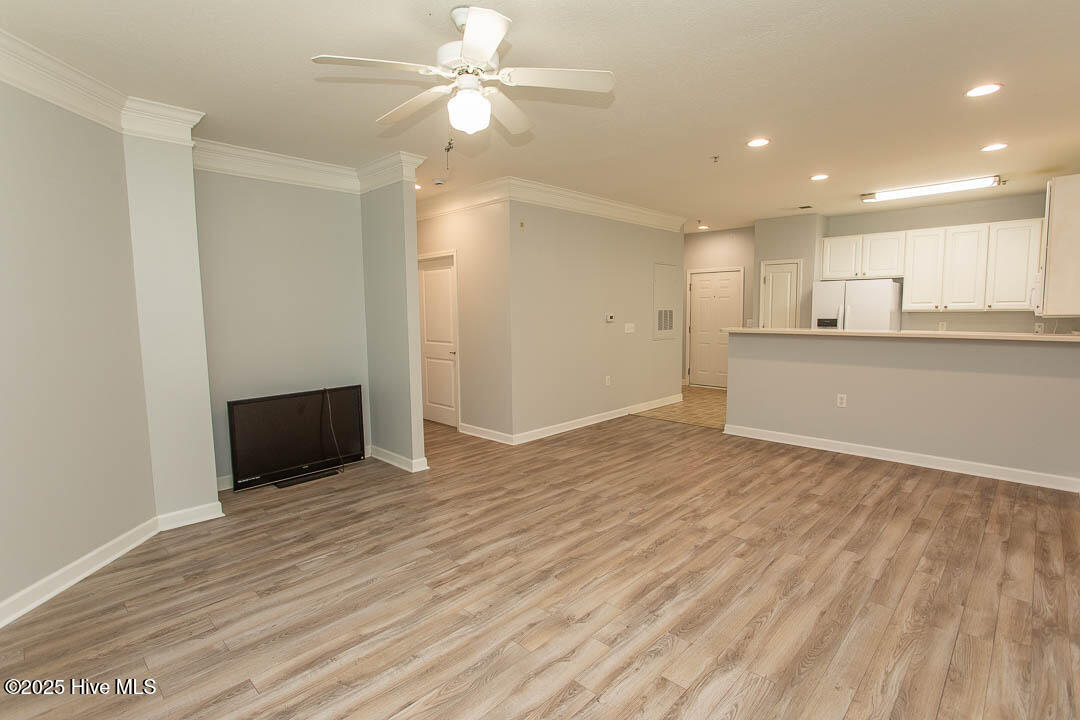 100532415 | Photo 15