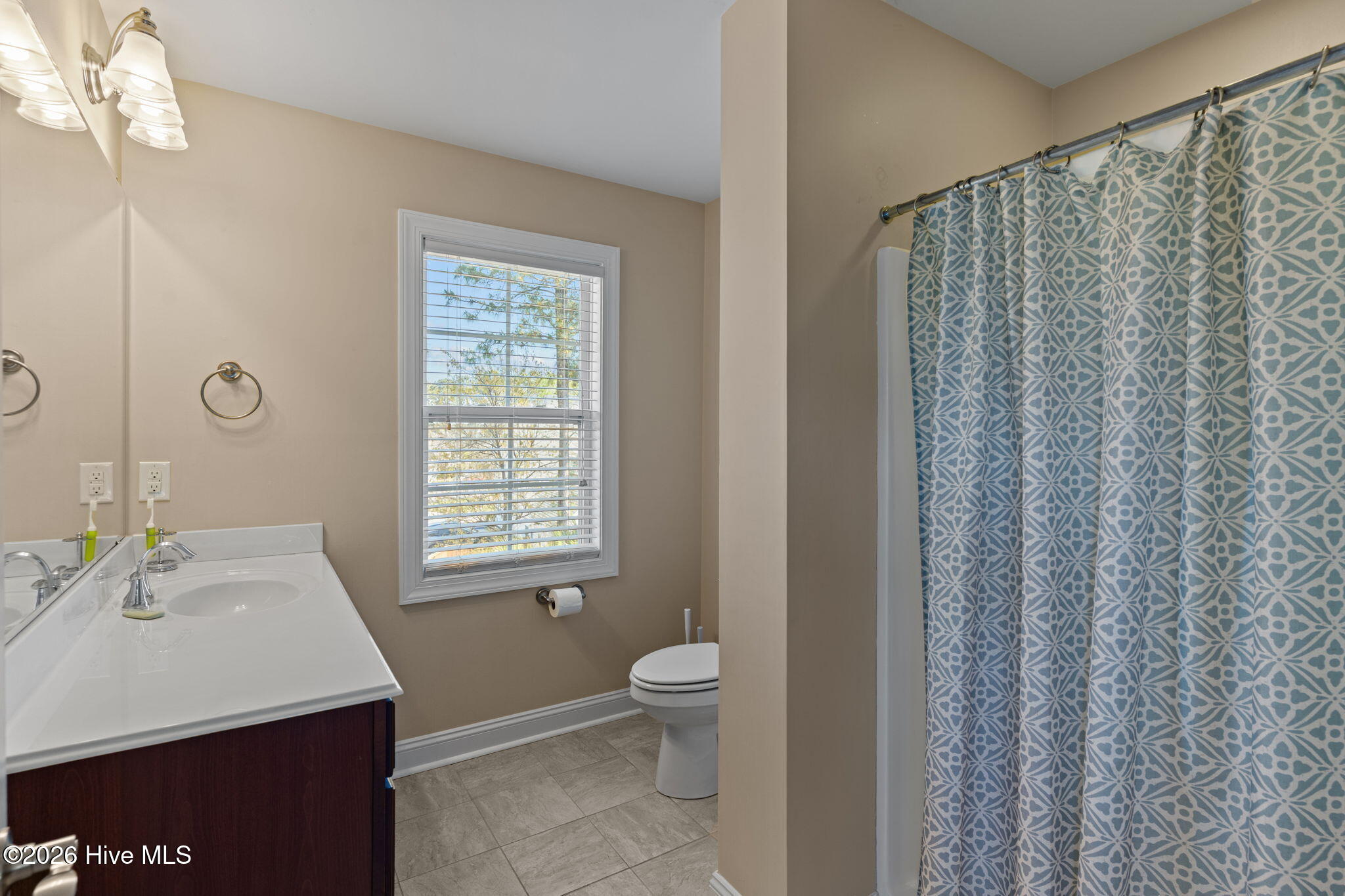 100564202 | Photo 36