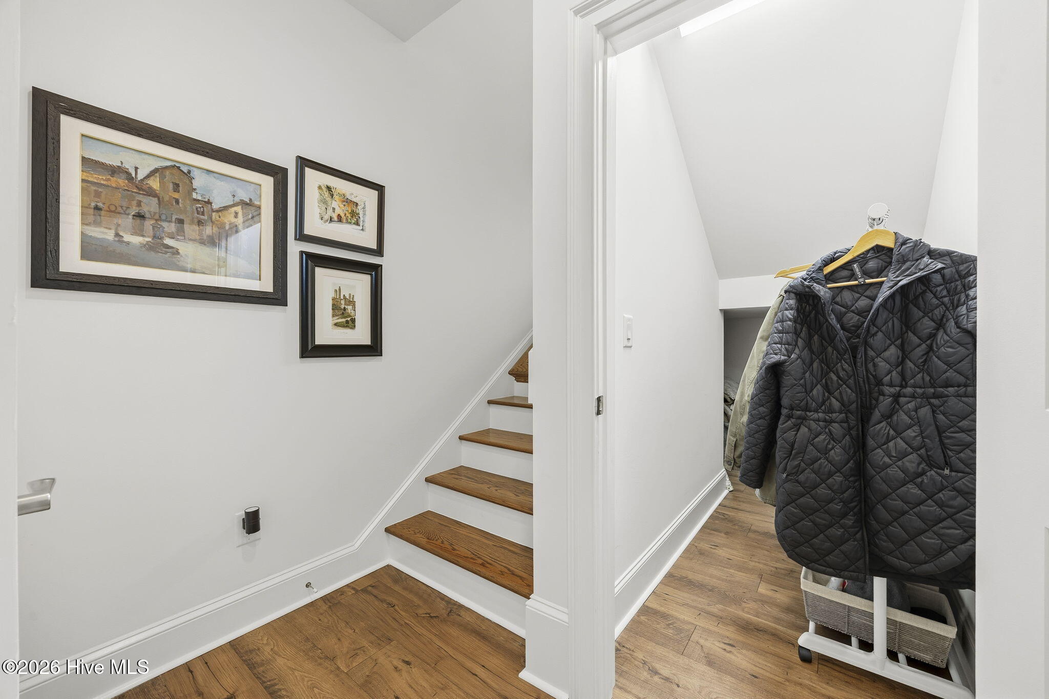 100553827 | Photo 35