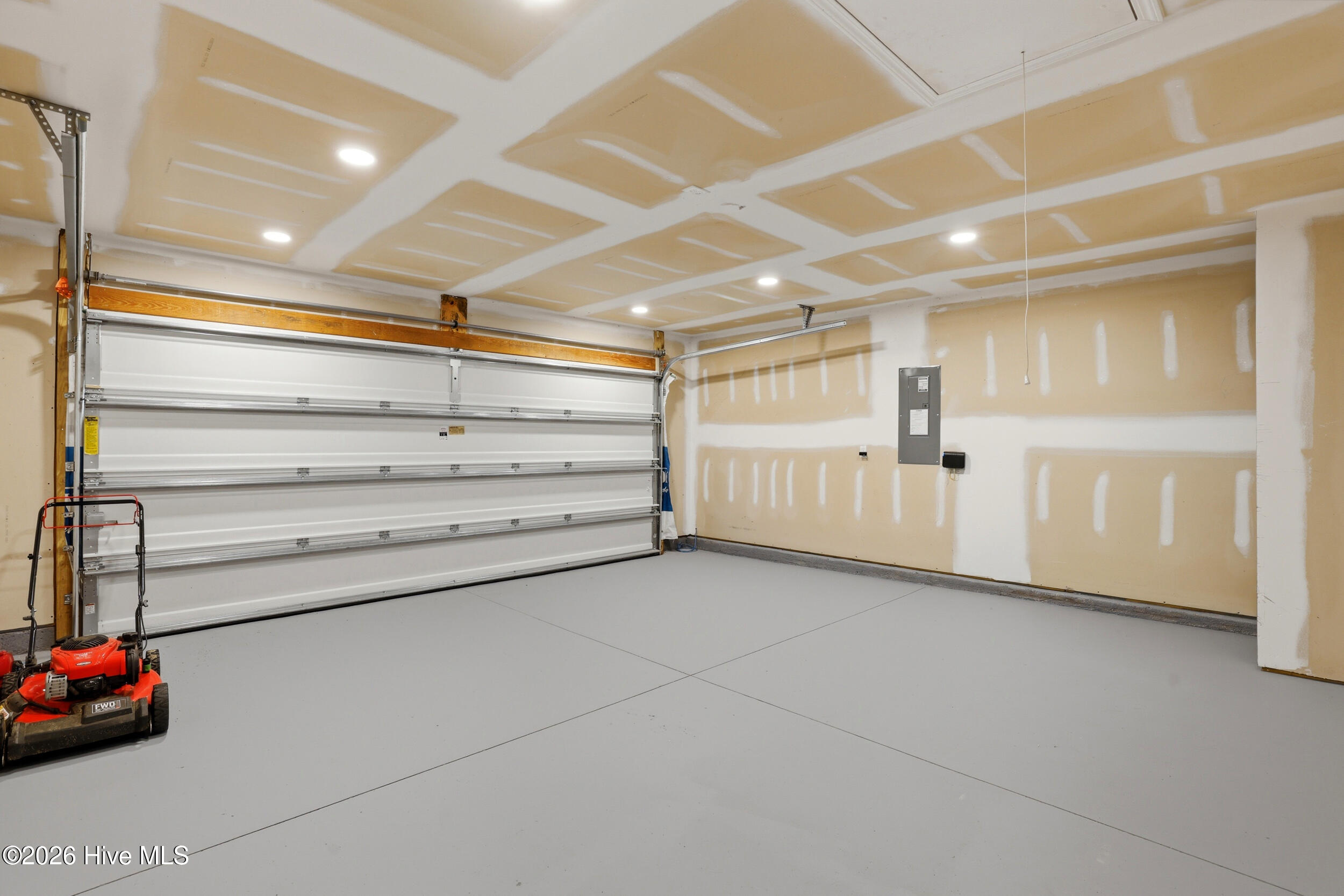 100558236 | Photo 28