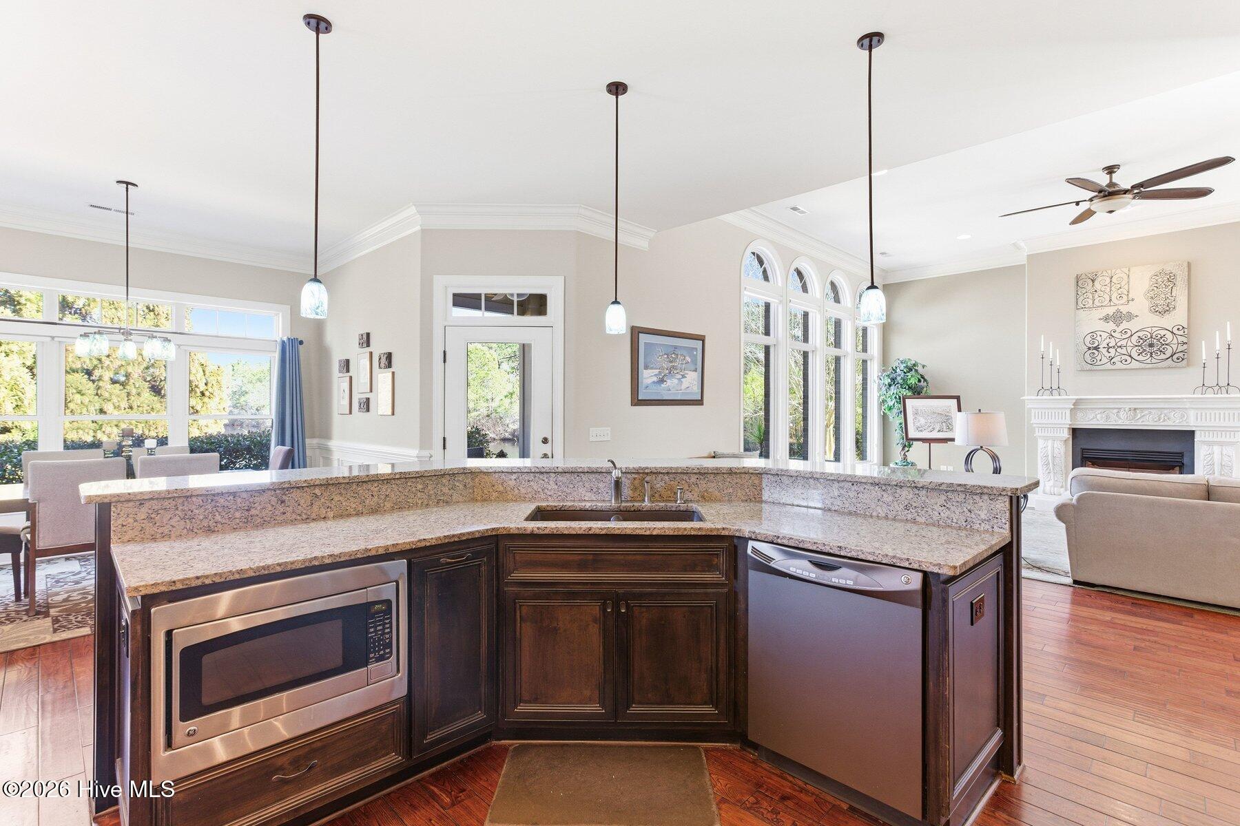 100555676 | Photo 24