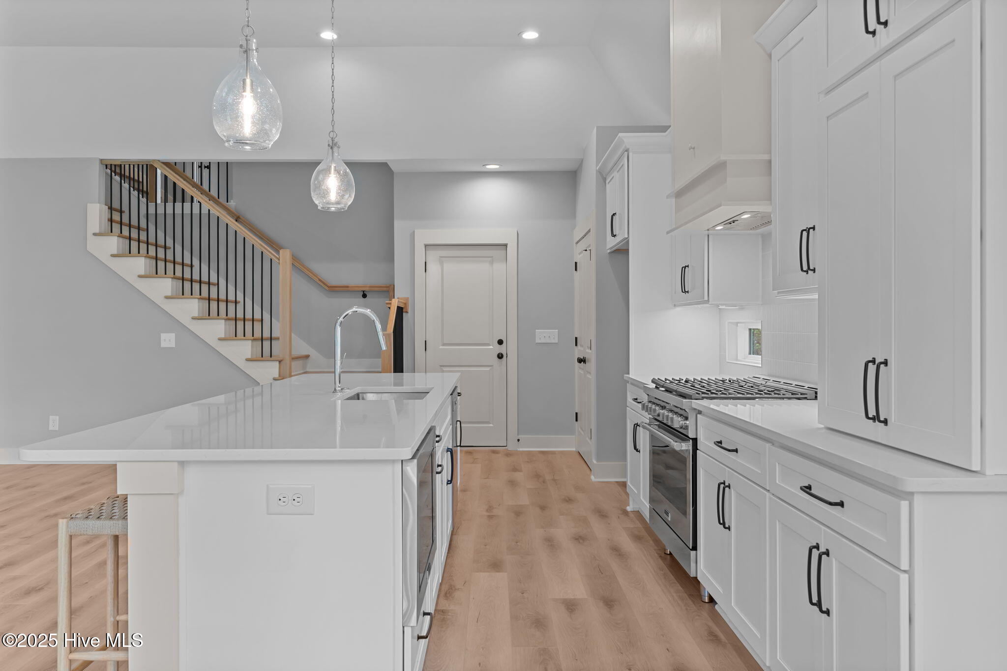 100525046 | Photo 18