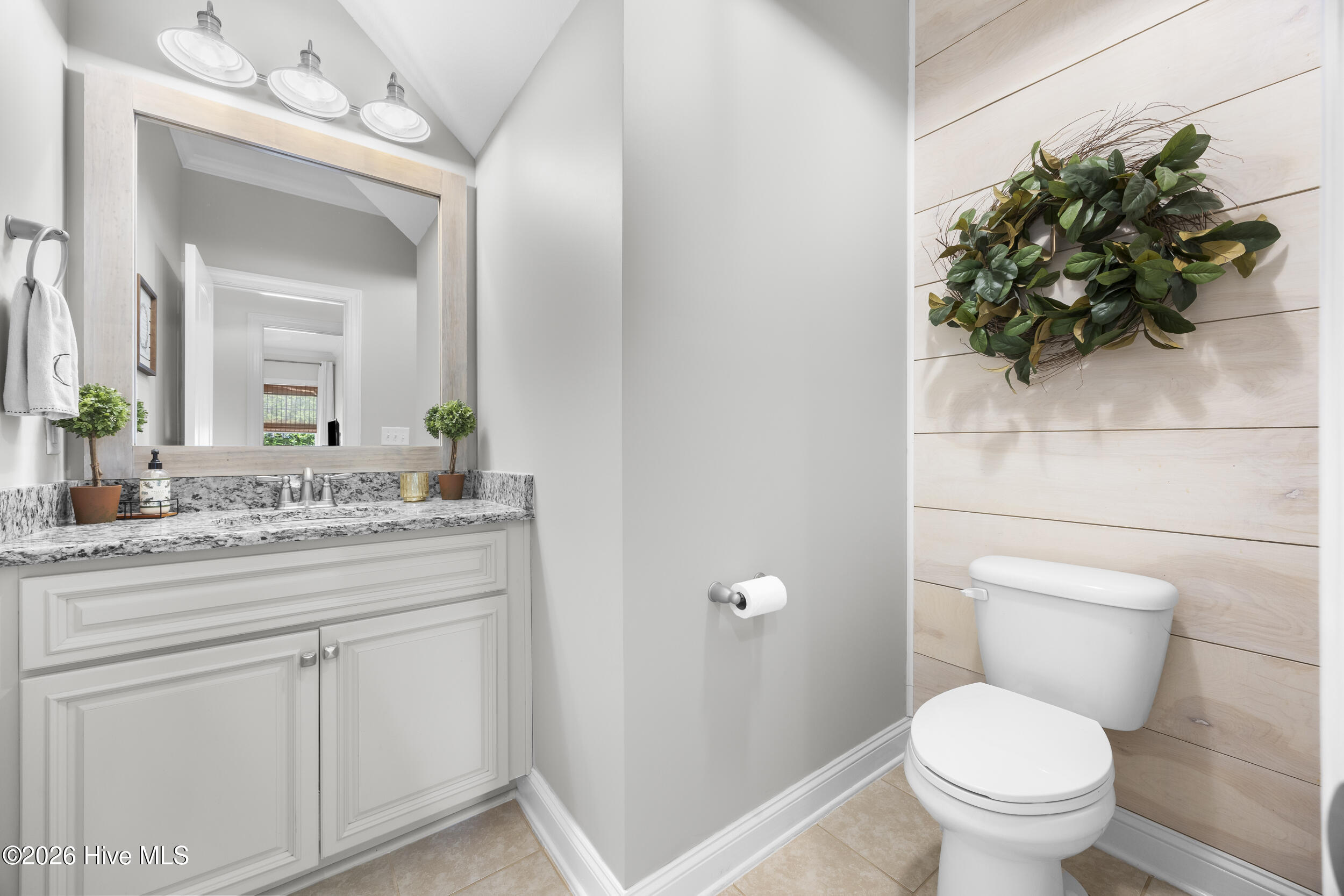 100565893 | Photo 21