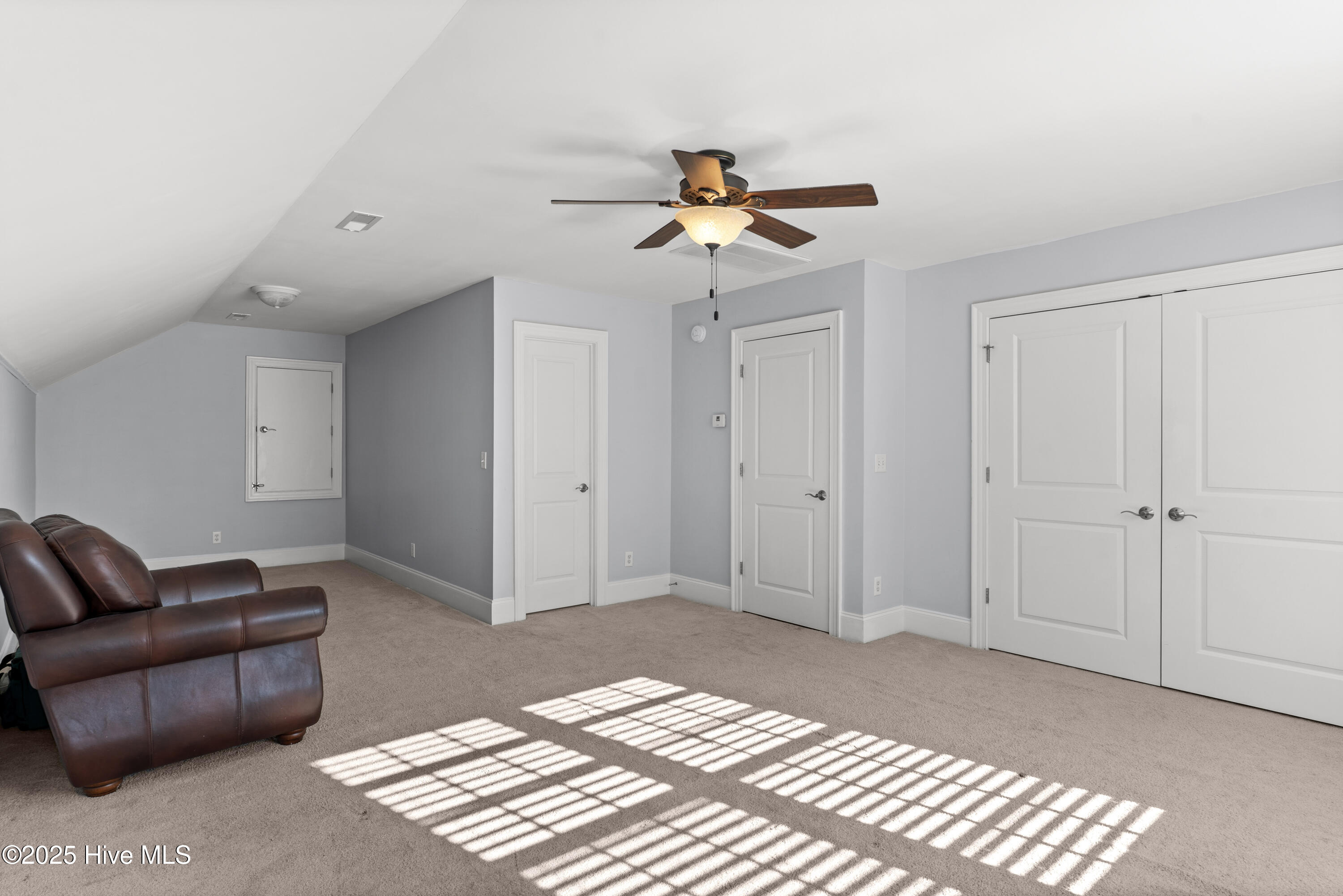 100538387 | Photo 31