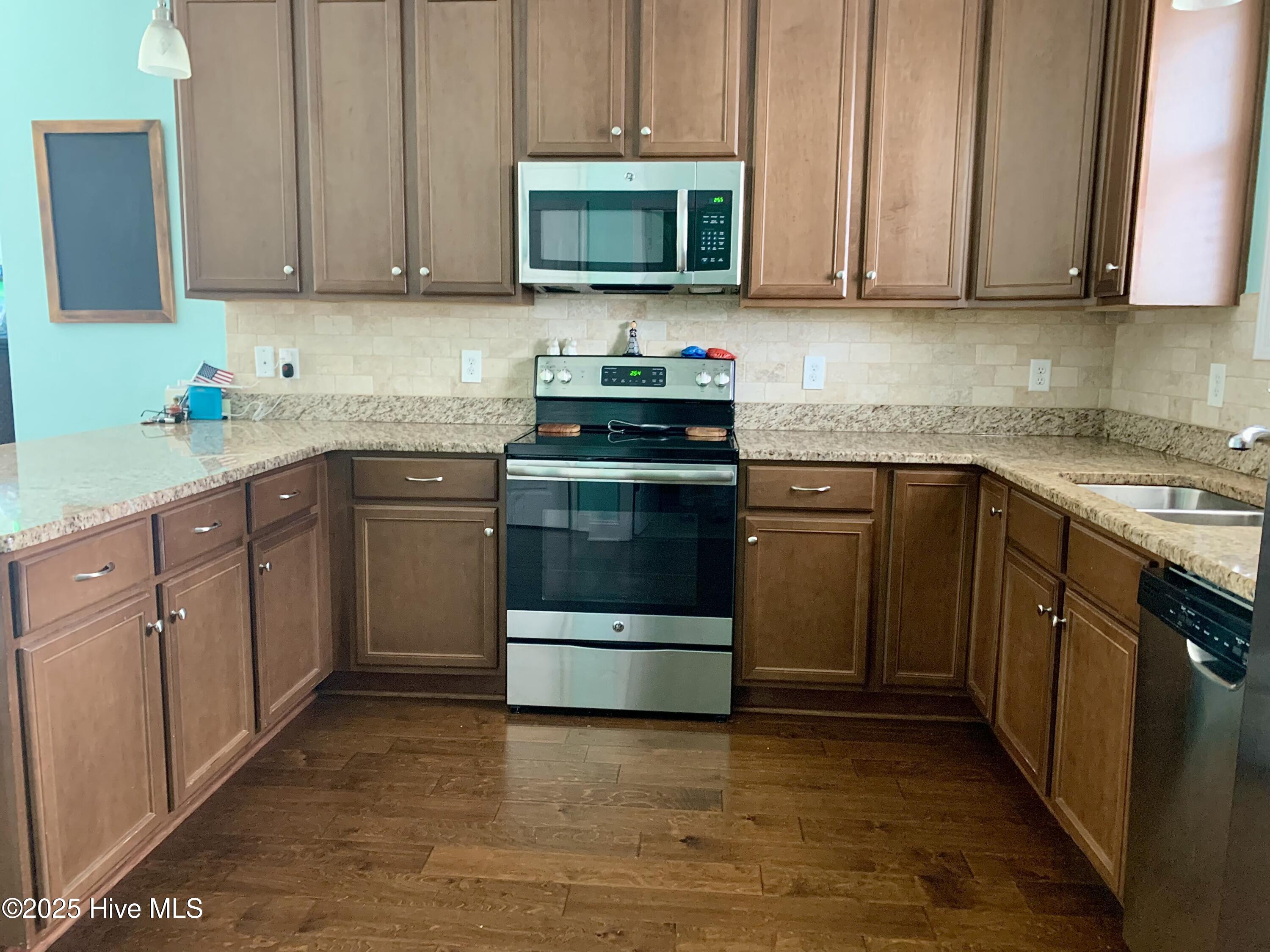 100536015 | Photo 24