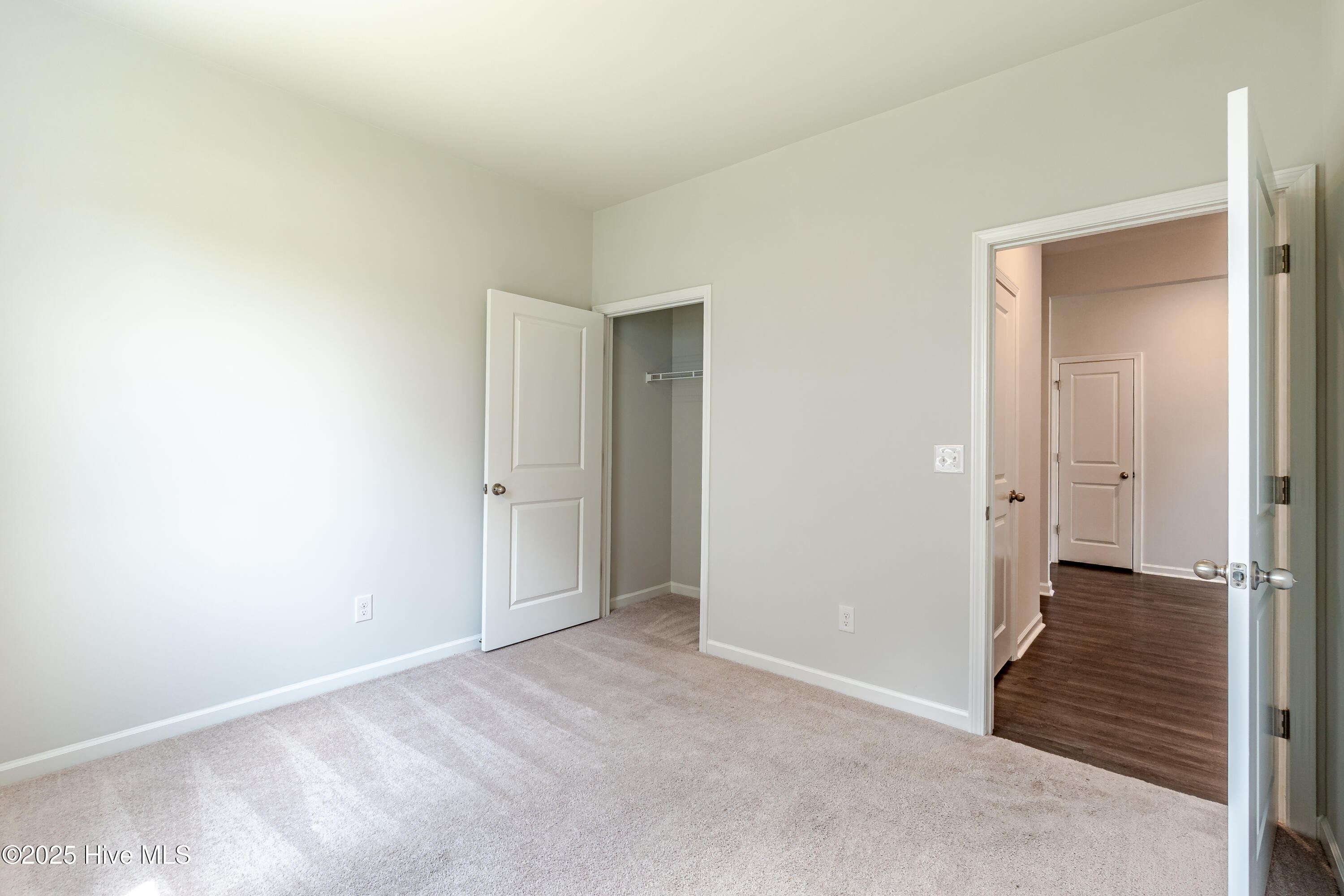 100526053 | Photo 43