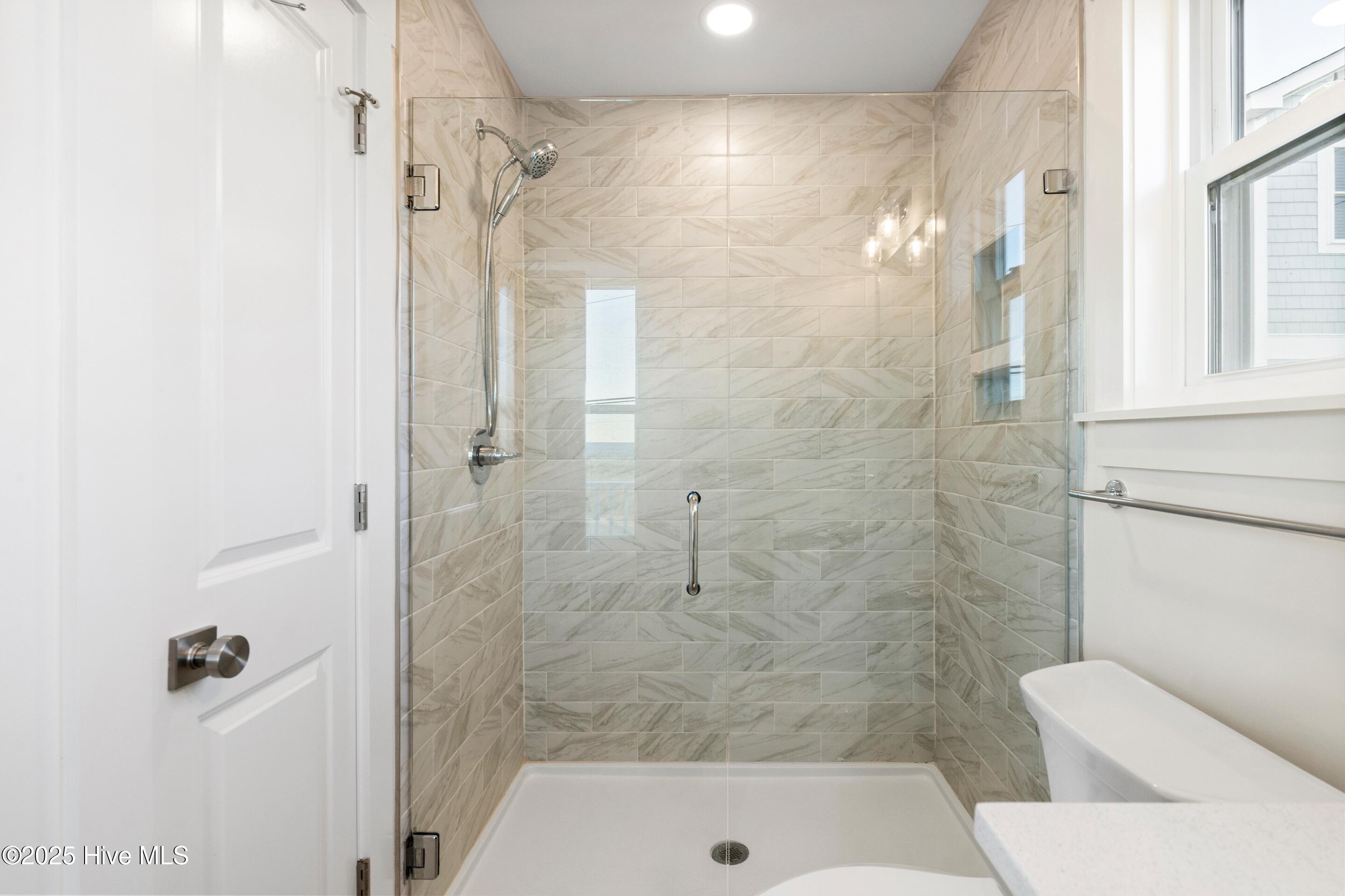 100540590 | Photo 69