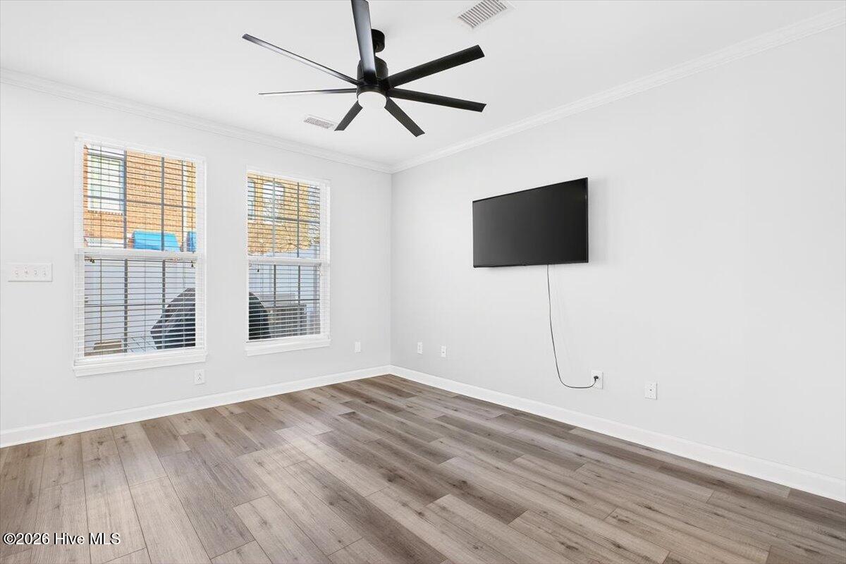 100548437 | Photo 23