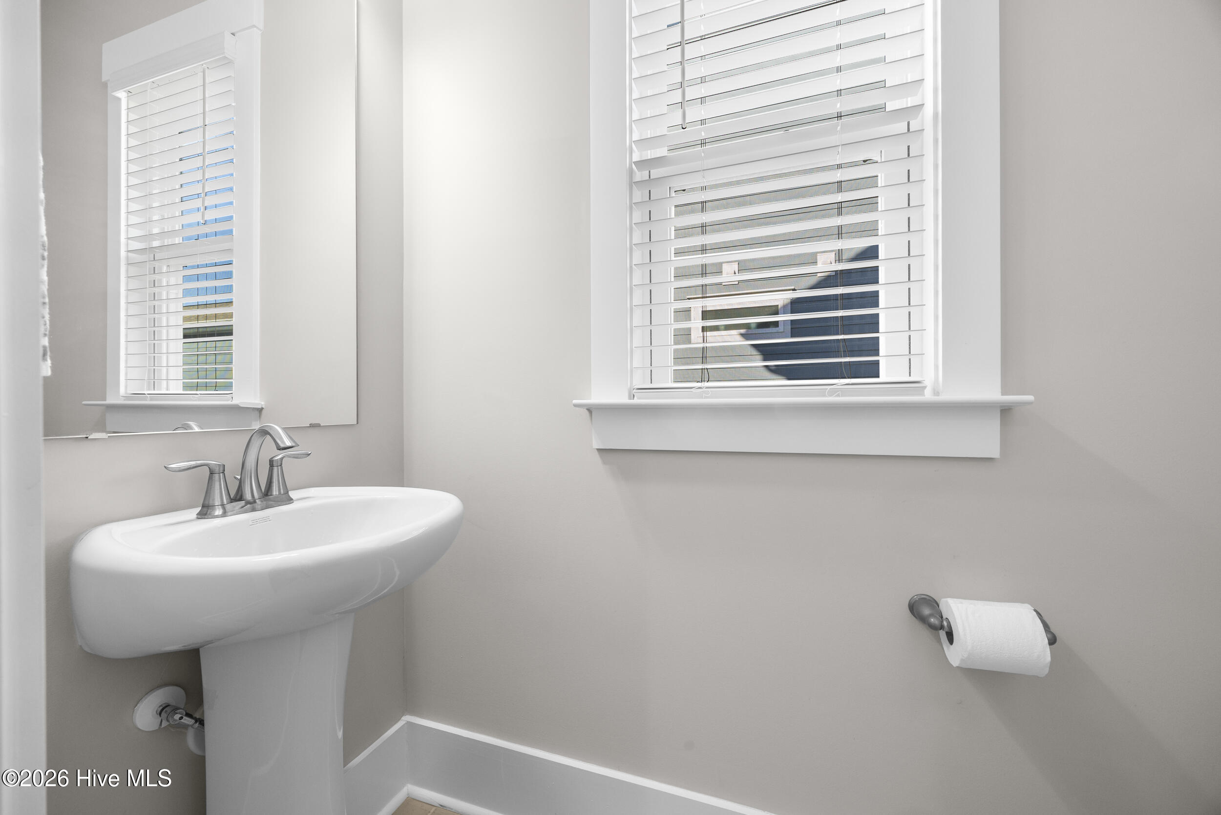 100561279 | Photo 15