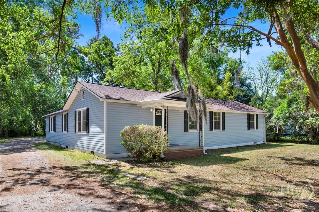 1st image of 17 Russell Ave, Savannah, GA 31408 | MLS# SA361917