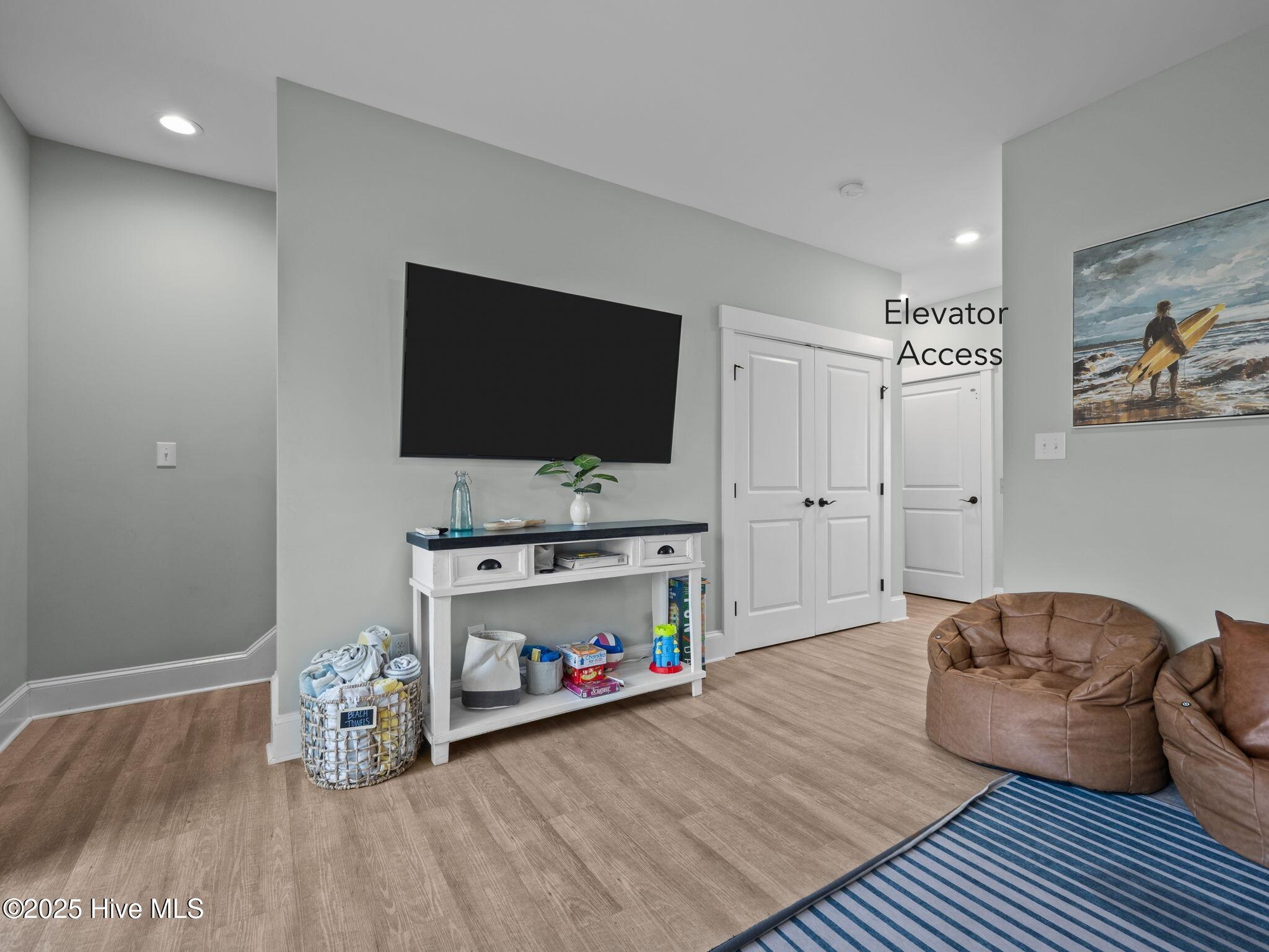 100535582 | Photo 22