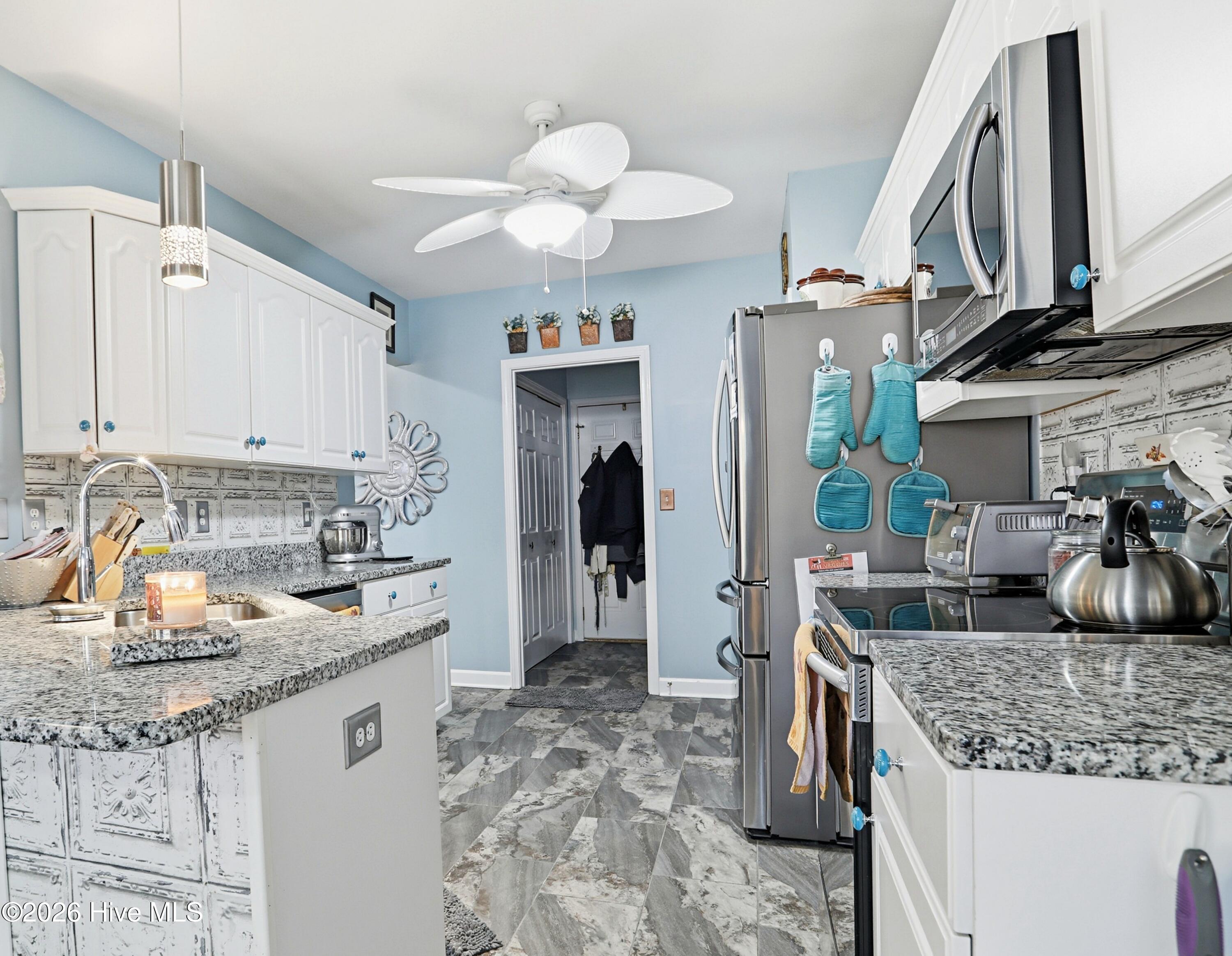 100549183 | Photo 12