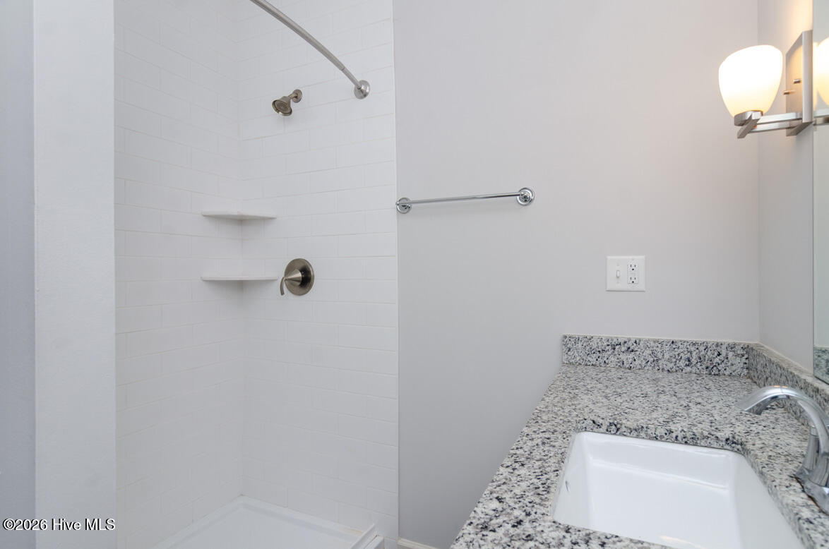 100561400 | Photo 19