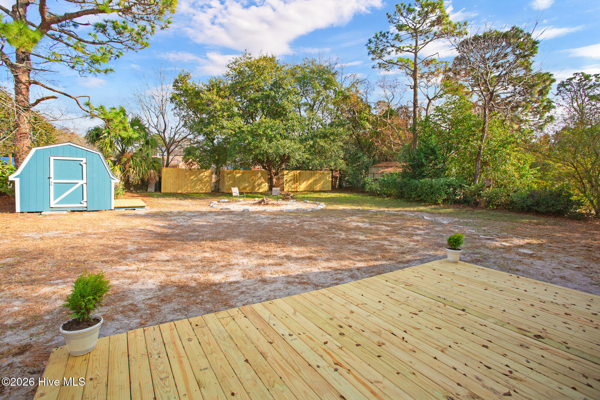 100548635 | Photo 25