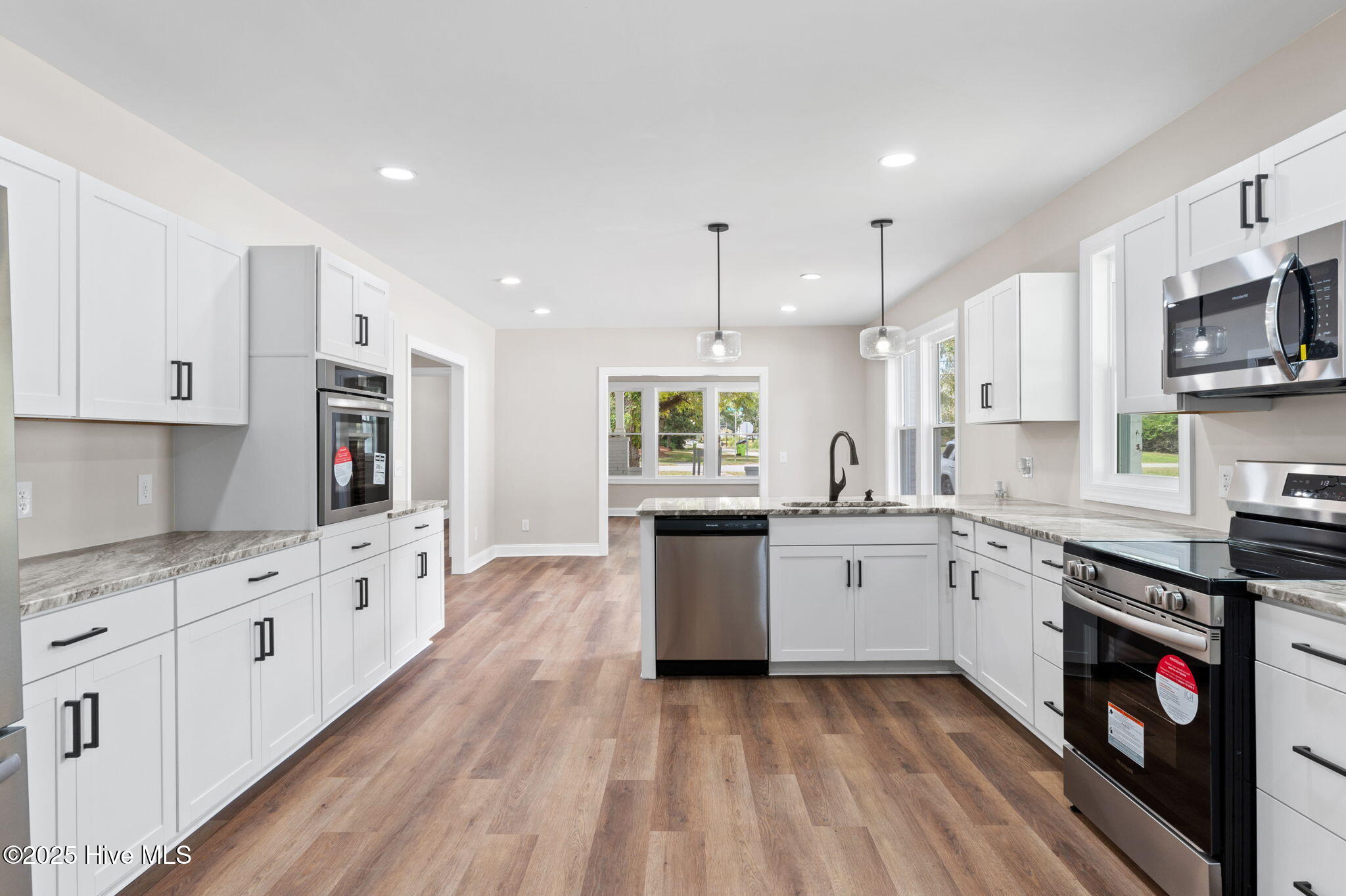 100533933 | Photo 10