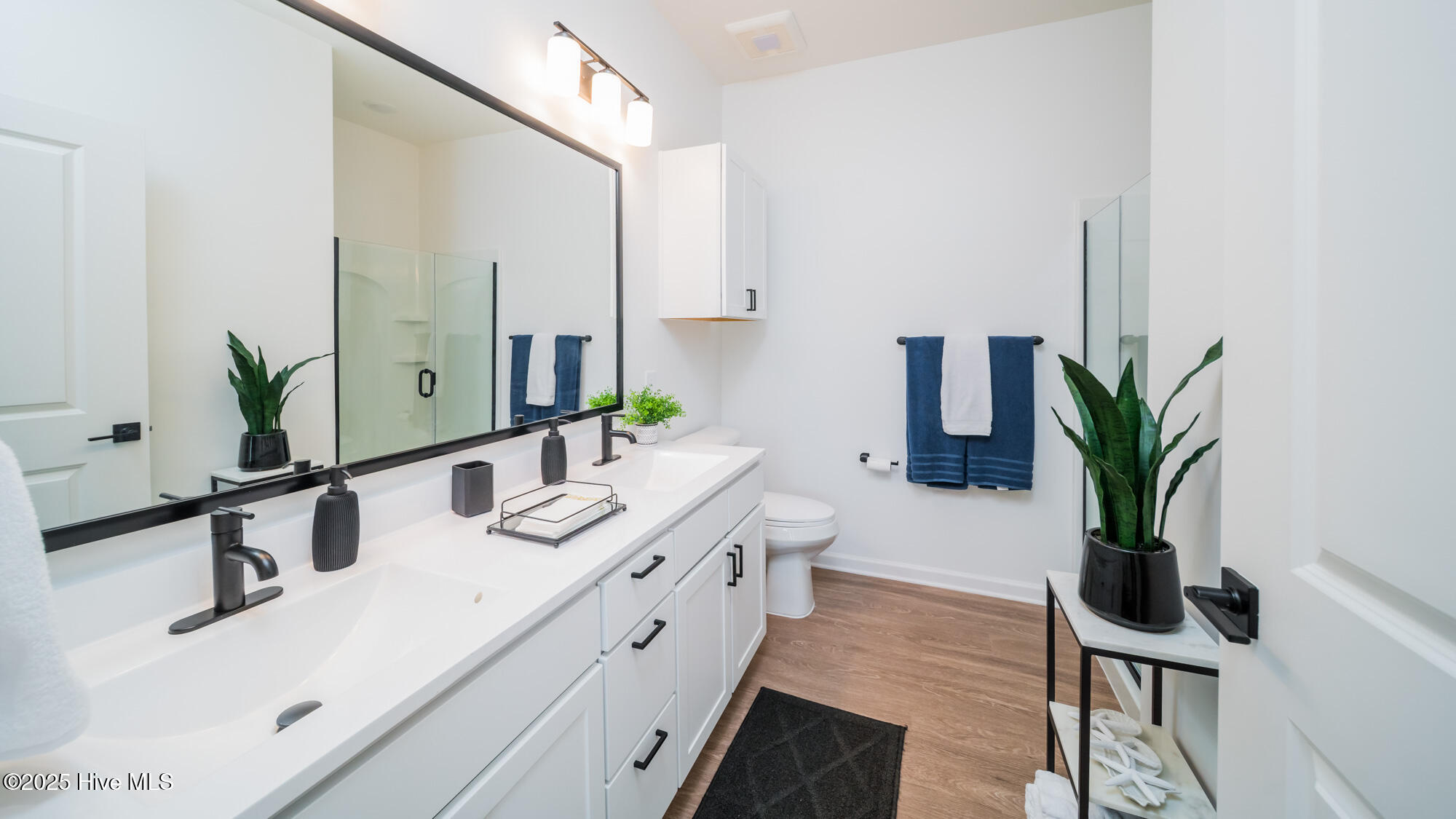 100532621 | Photo 16