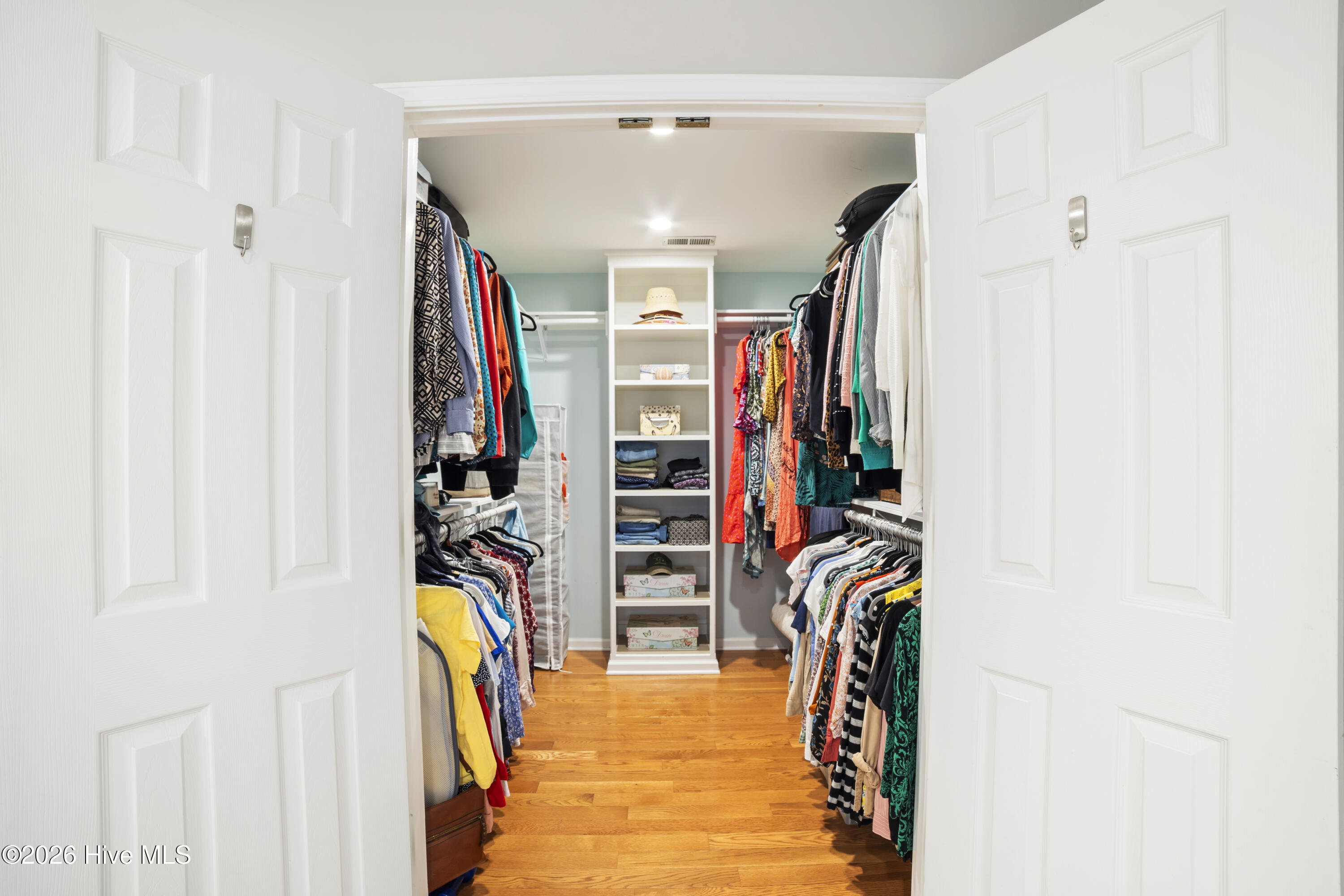 100567457 | Photo 15