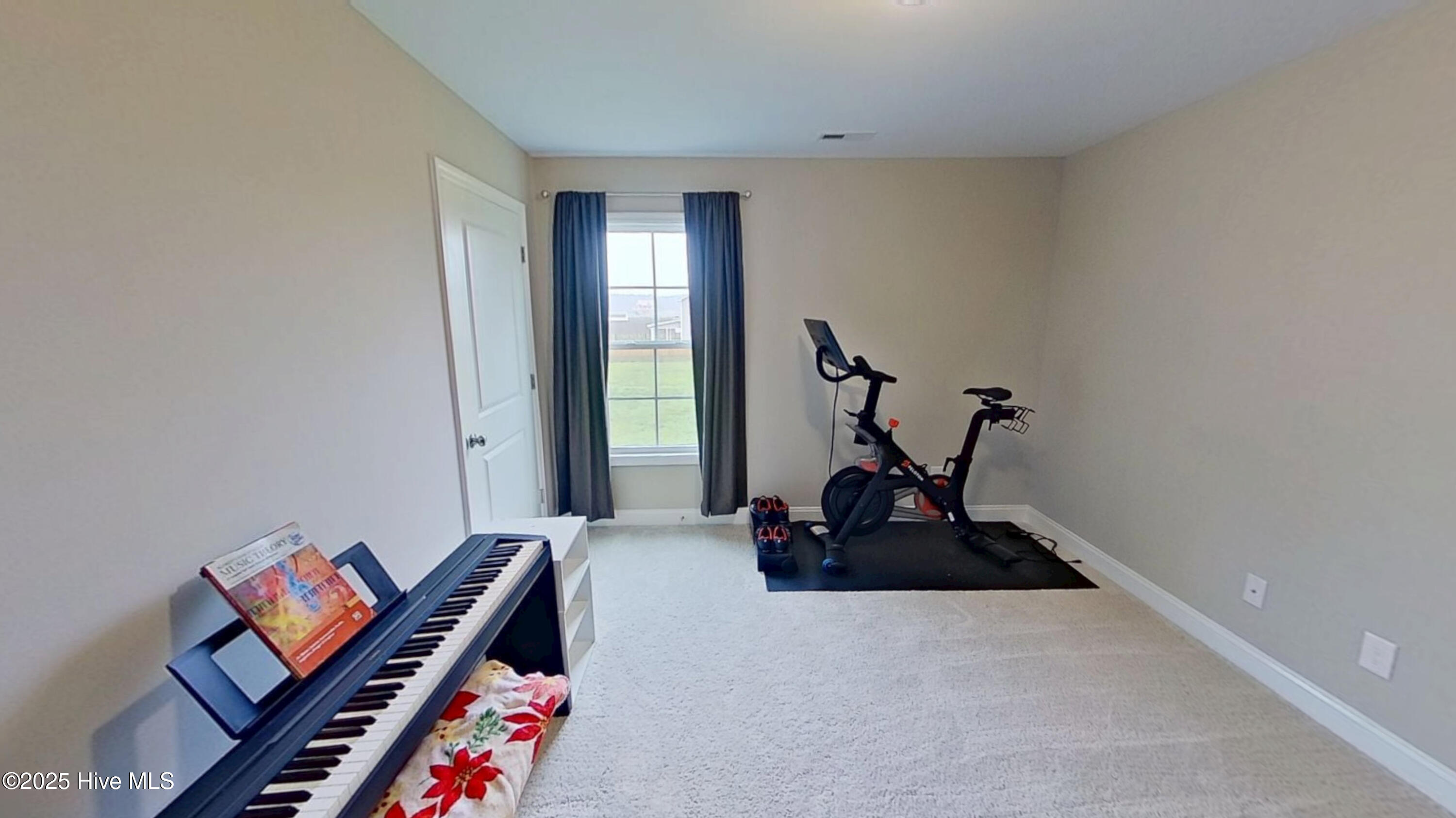 100567217 | Photo 22