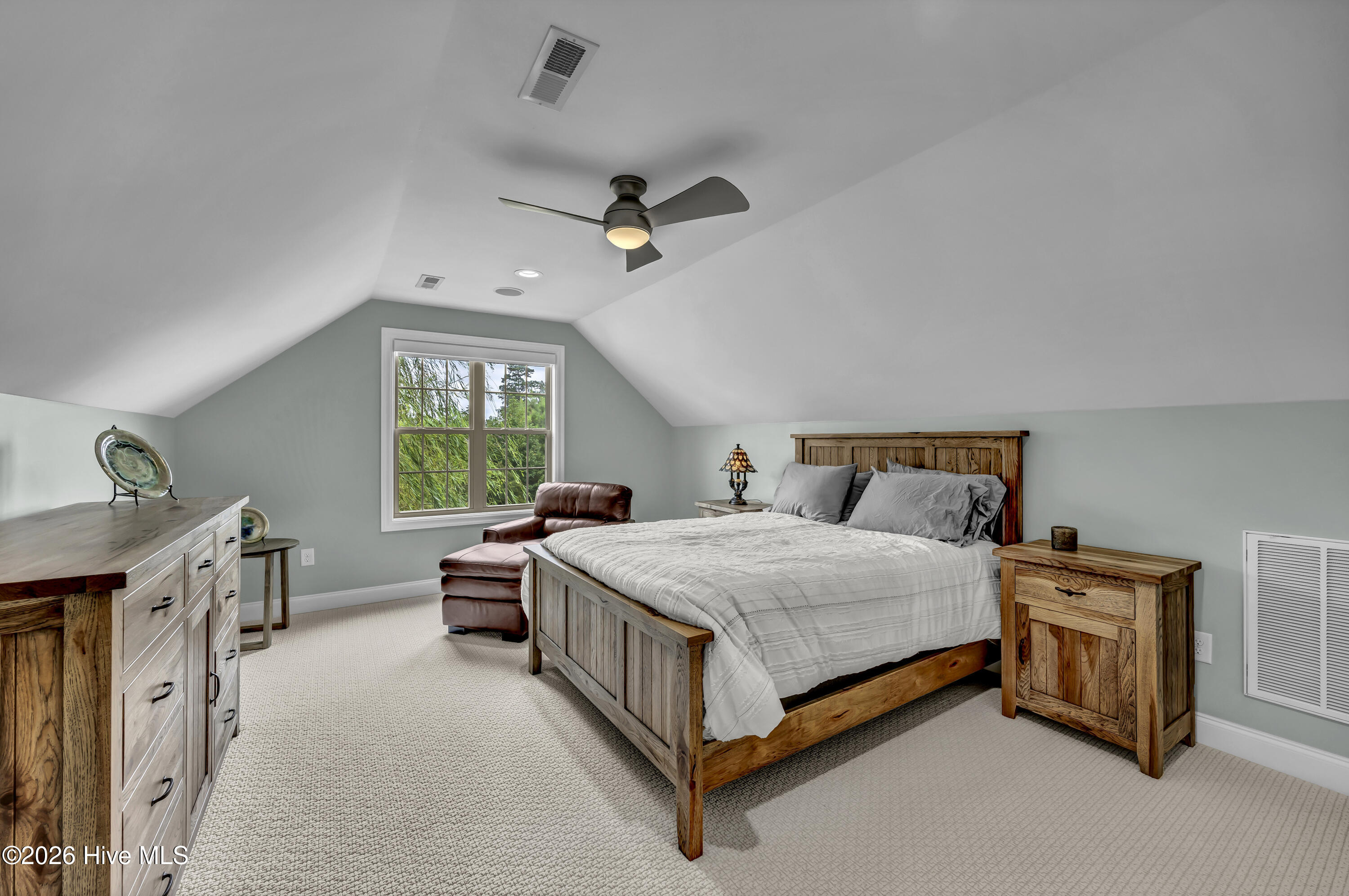 100555264 | Photo 31